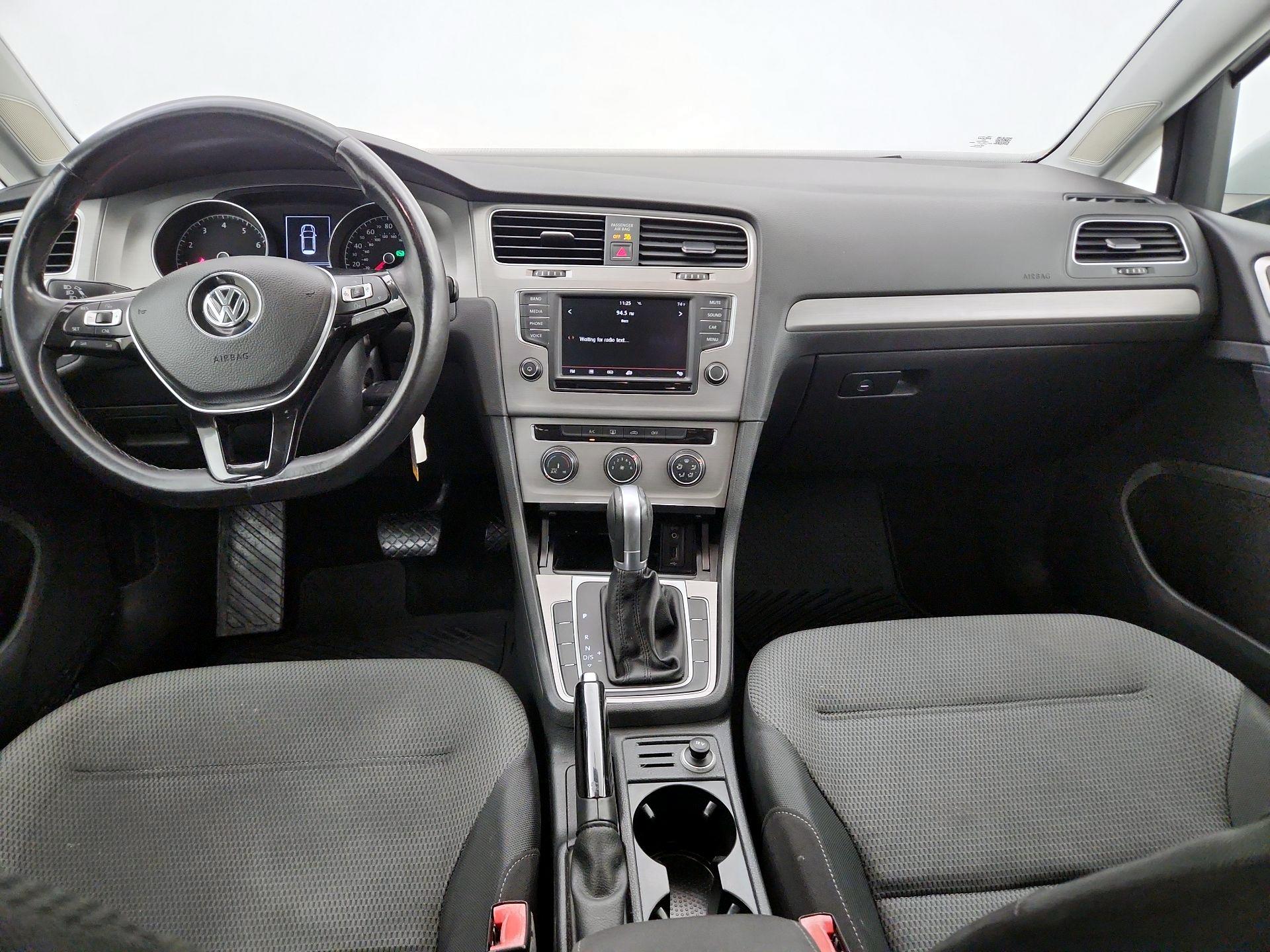 Thumbnail: 2016 Volkswagen Golf - 9