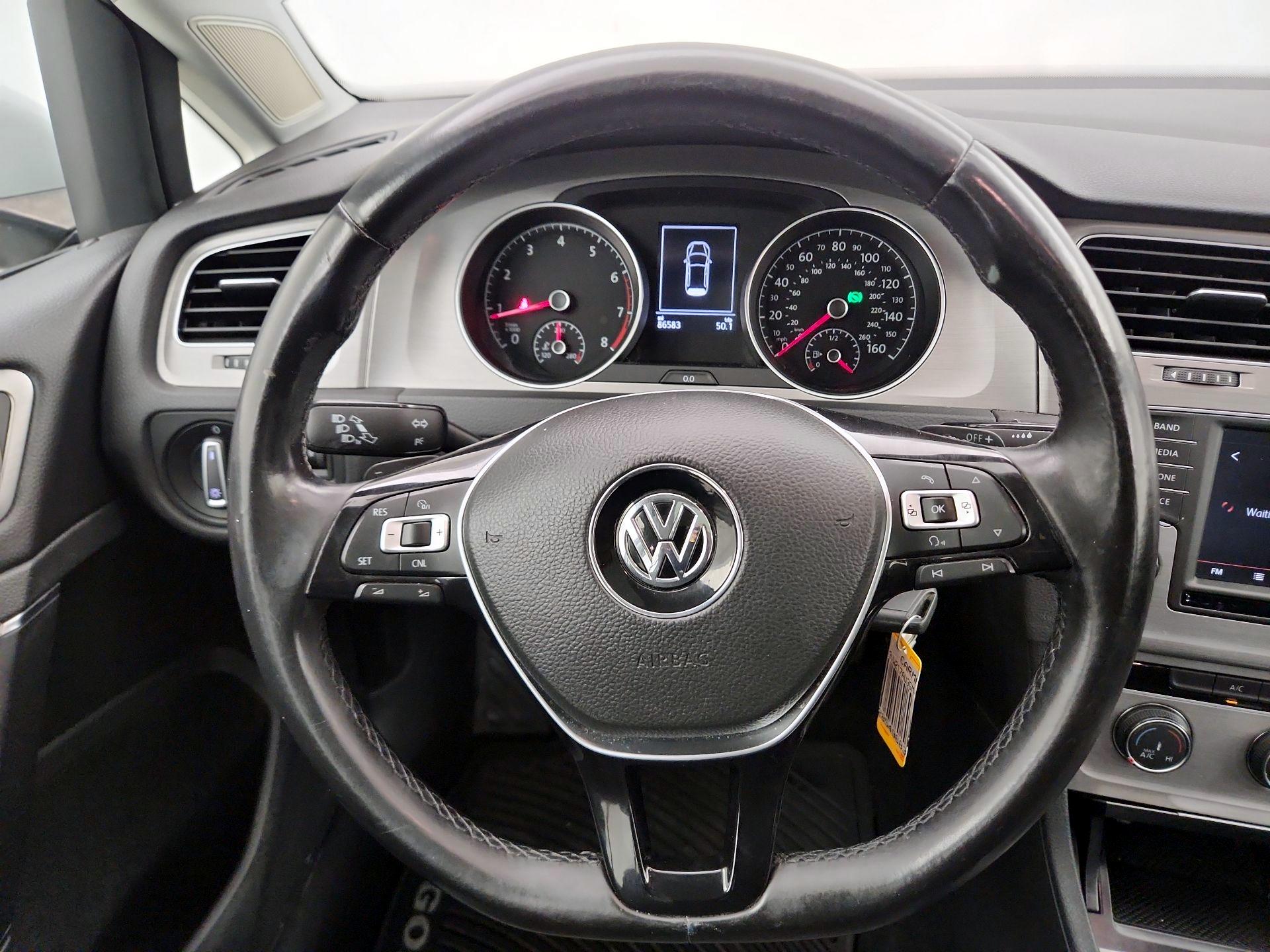 Thumbnail: 2016 Volkswagen Golf - 10