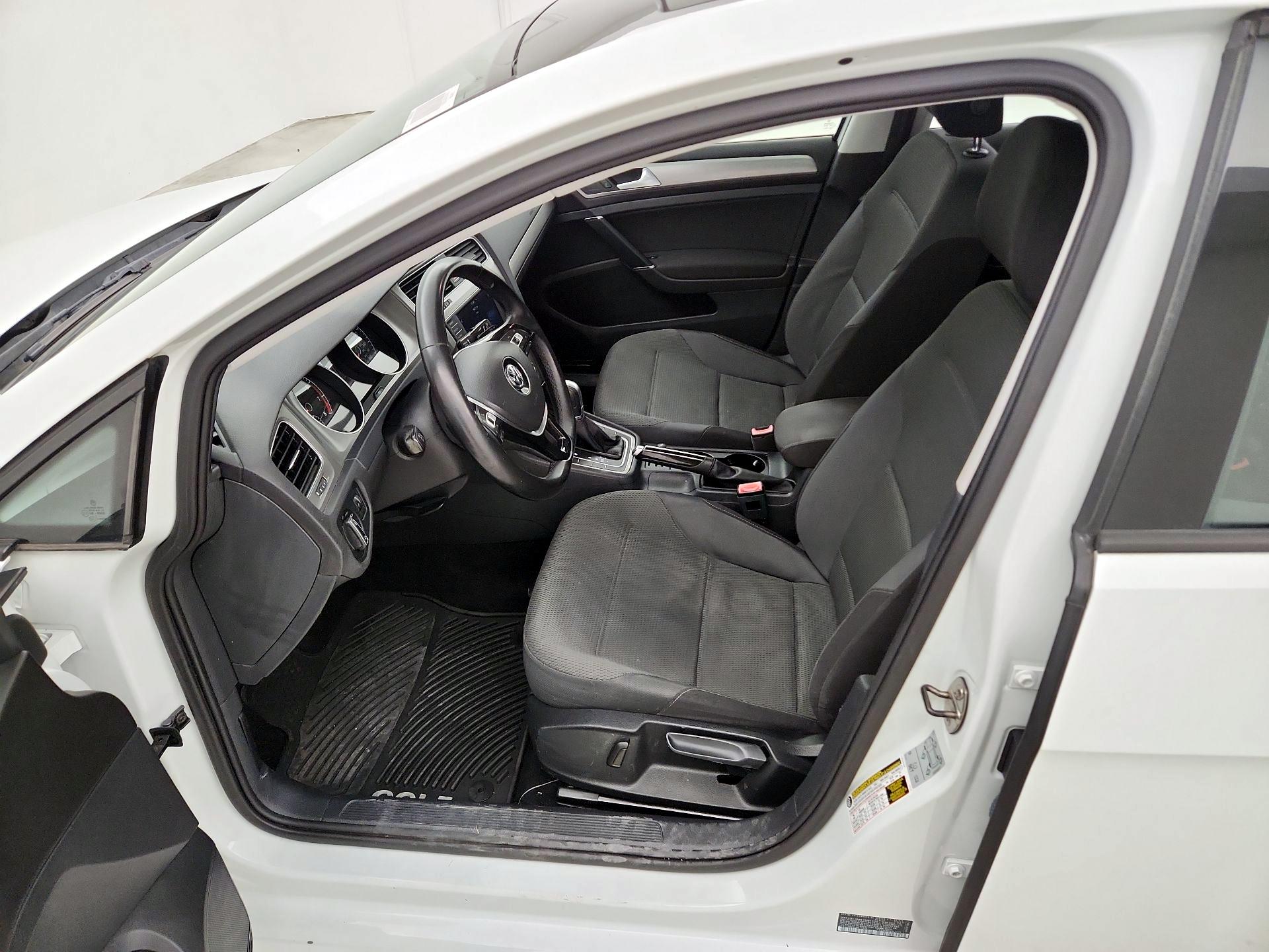 Thumbnail: 2016 Volkswagen Golf - 11