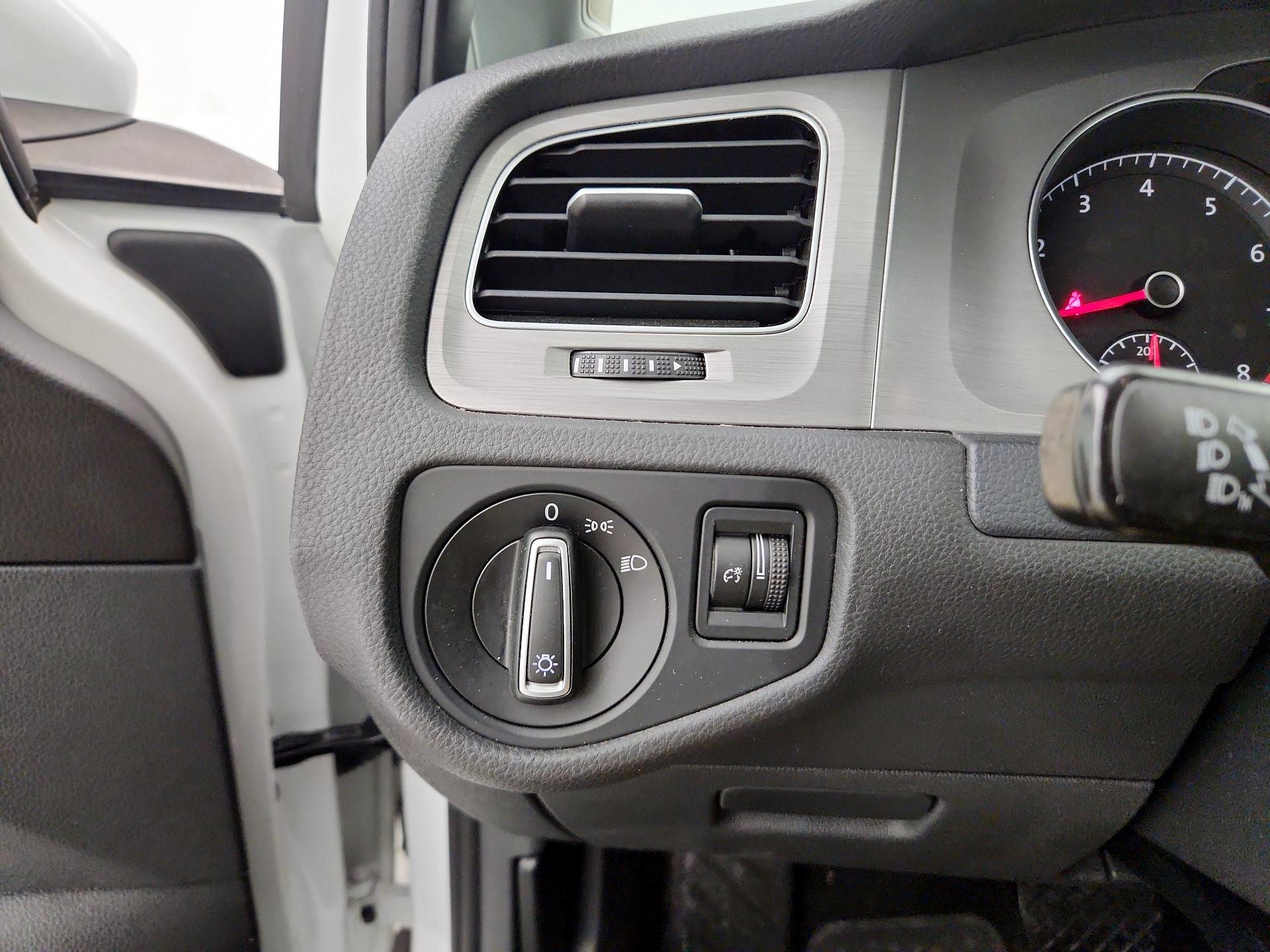 Thumbnail: 2016 Volkswagen Golf - 13