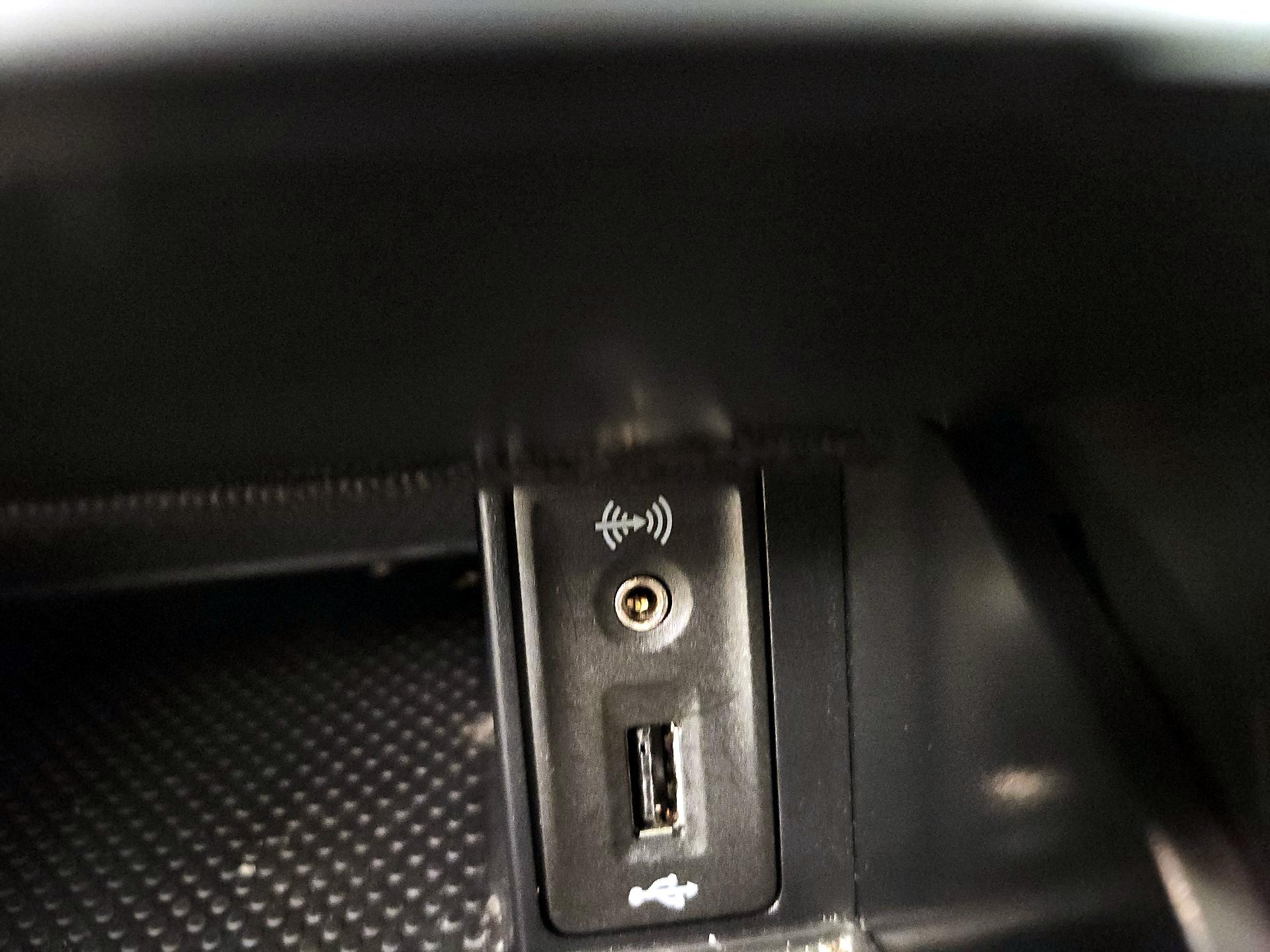 Thumbnail: 2016 Volkswagen Golf - 17