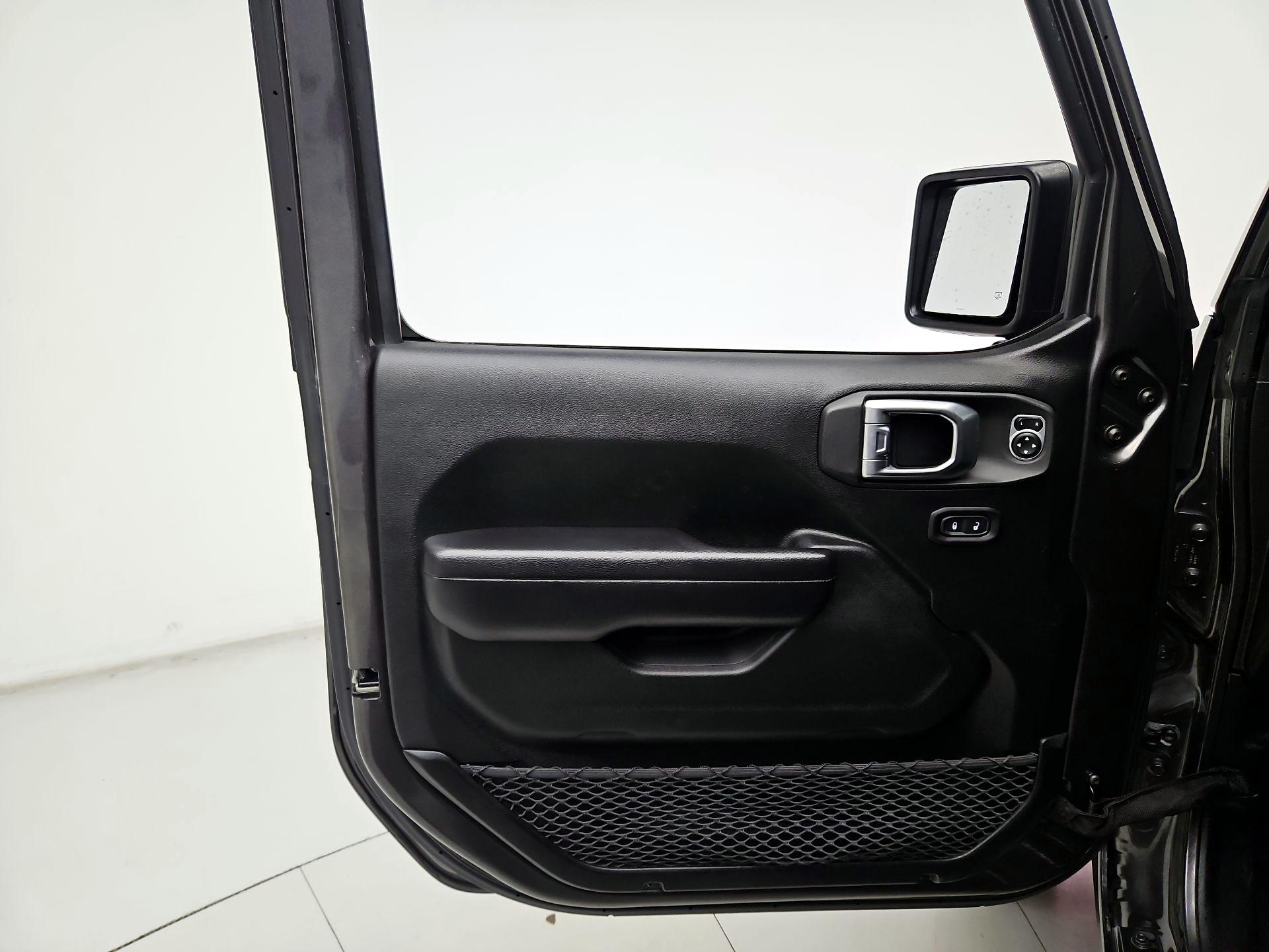 Thumbnail: 2020 Jeep Gladiator - 12