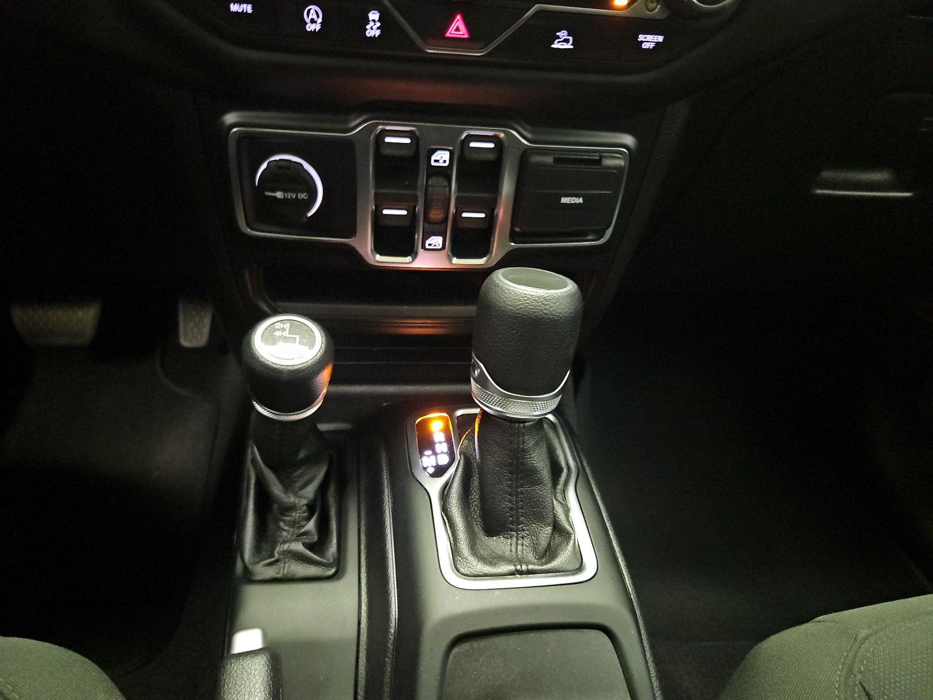 Thumbnail: 2020 Jeep Gladiator - 16