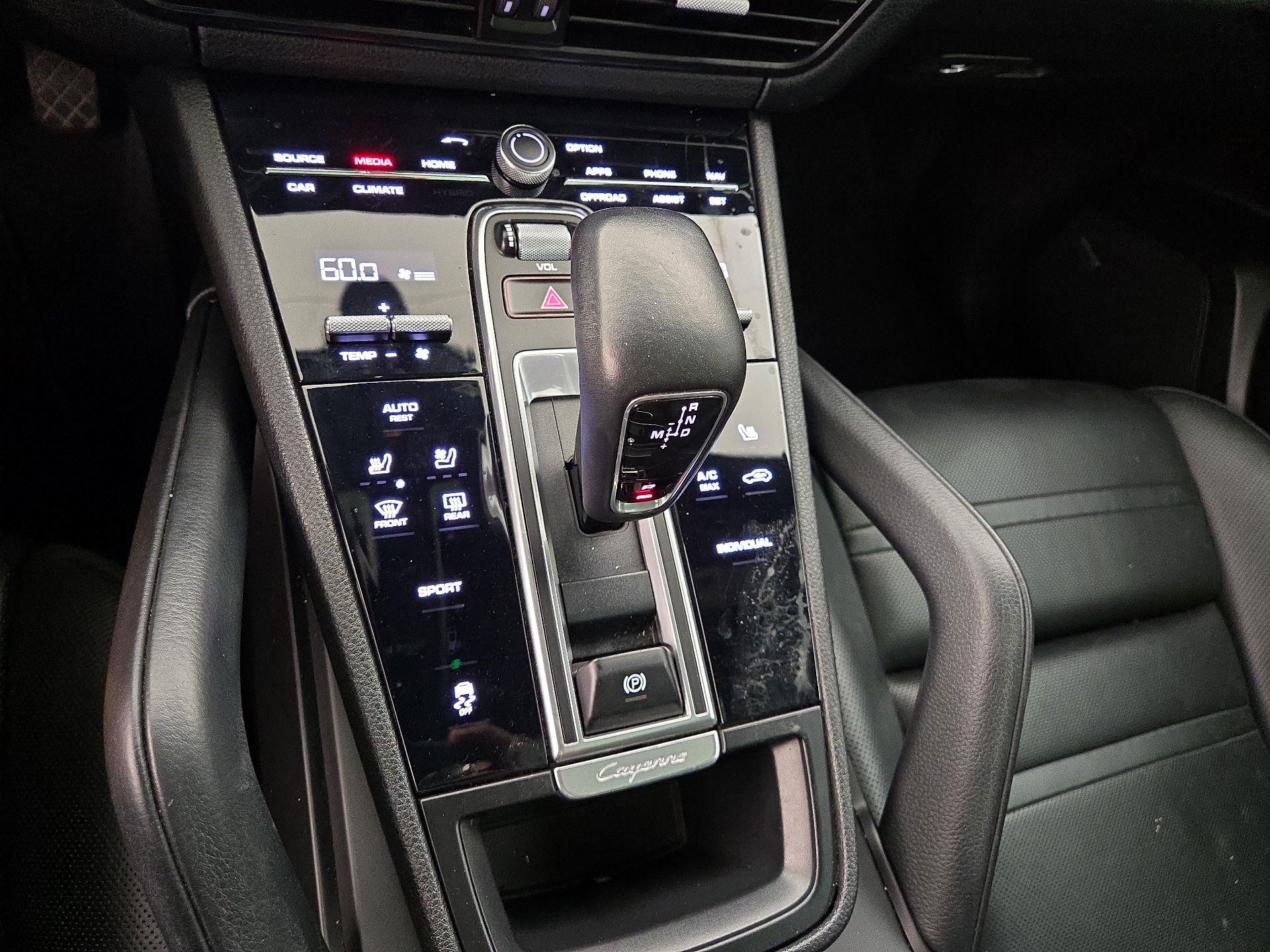 Thumbnail: 2020 Porsche Cayenne - 18