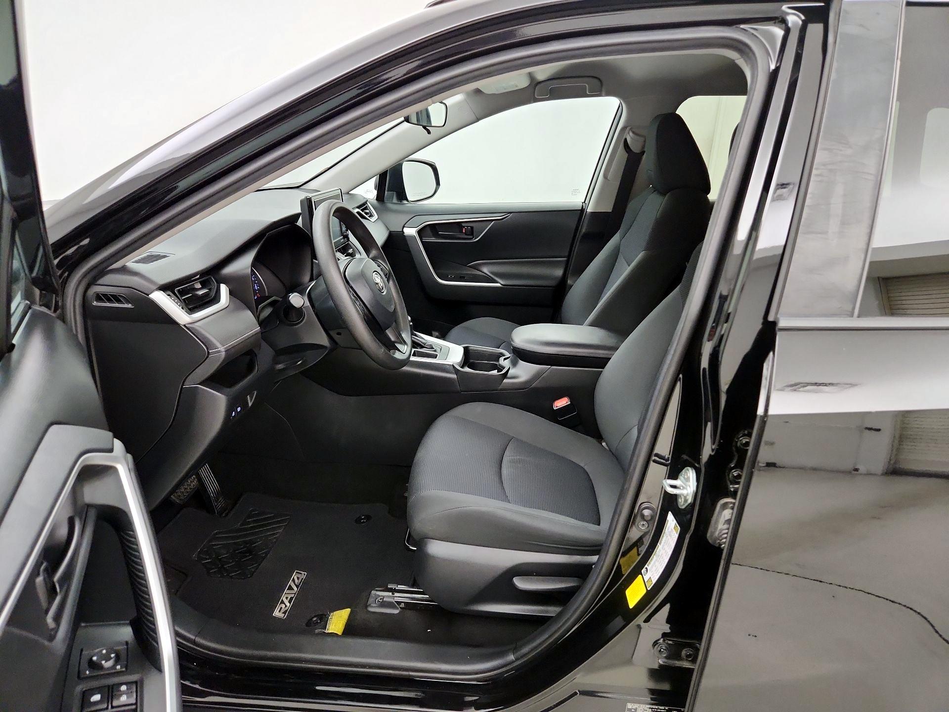 Thumbnail: 2020 Toyota RAV4 - 11