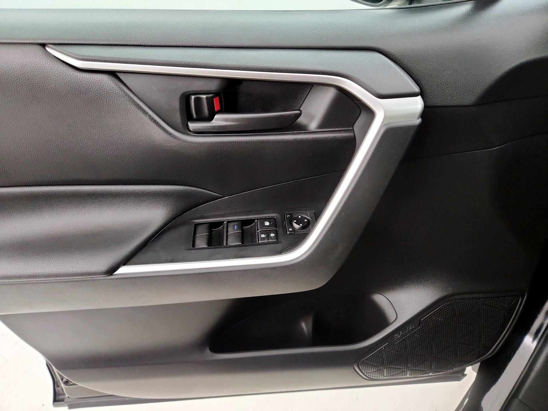 Thumbnail: 2020 Toyota RAV4 - 12