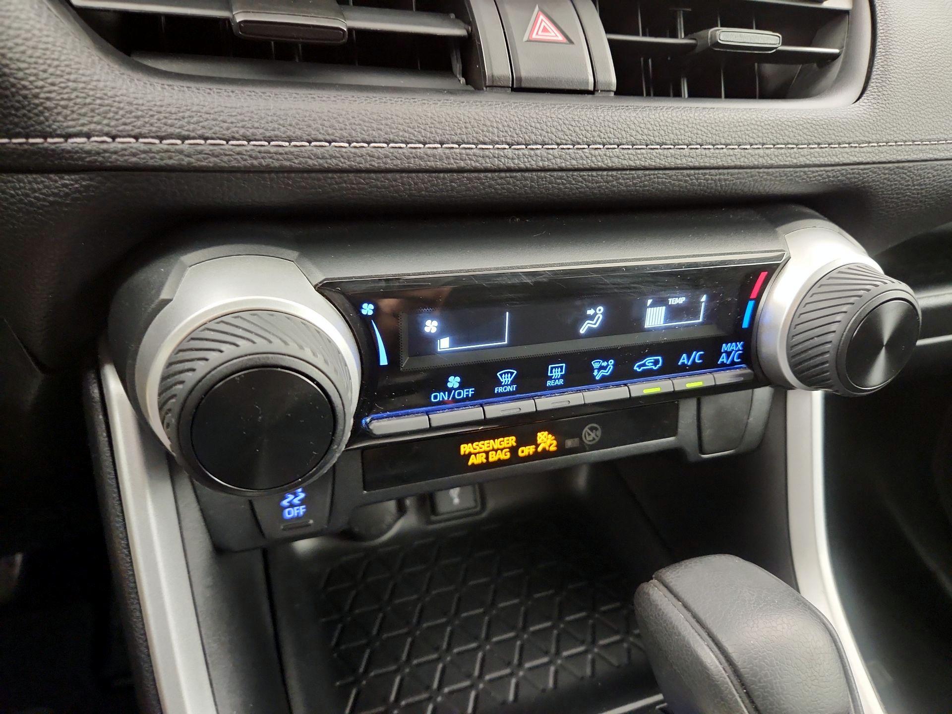 Thumbnail: 2020 Toyota RAV4 - 16