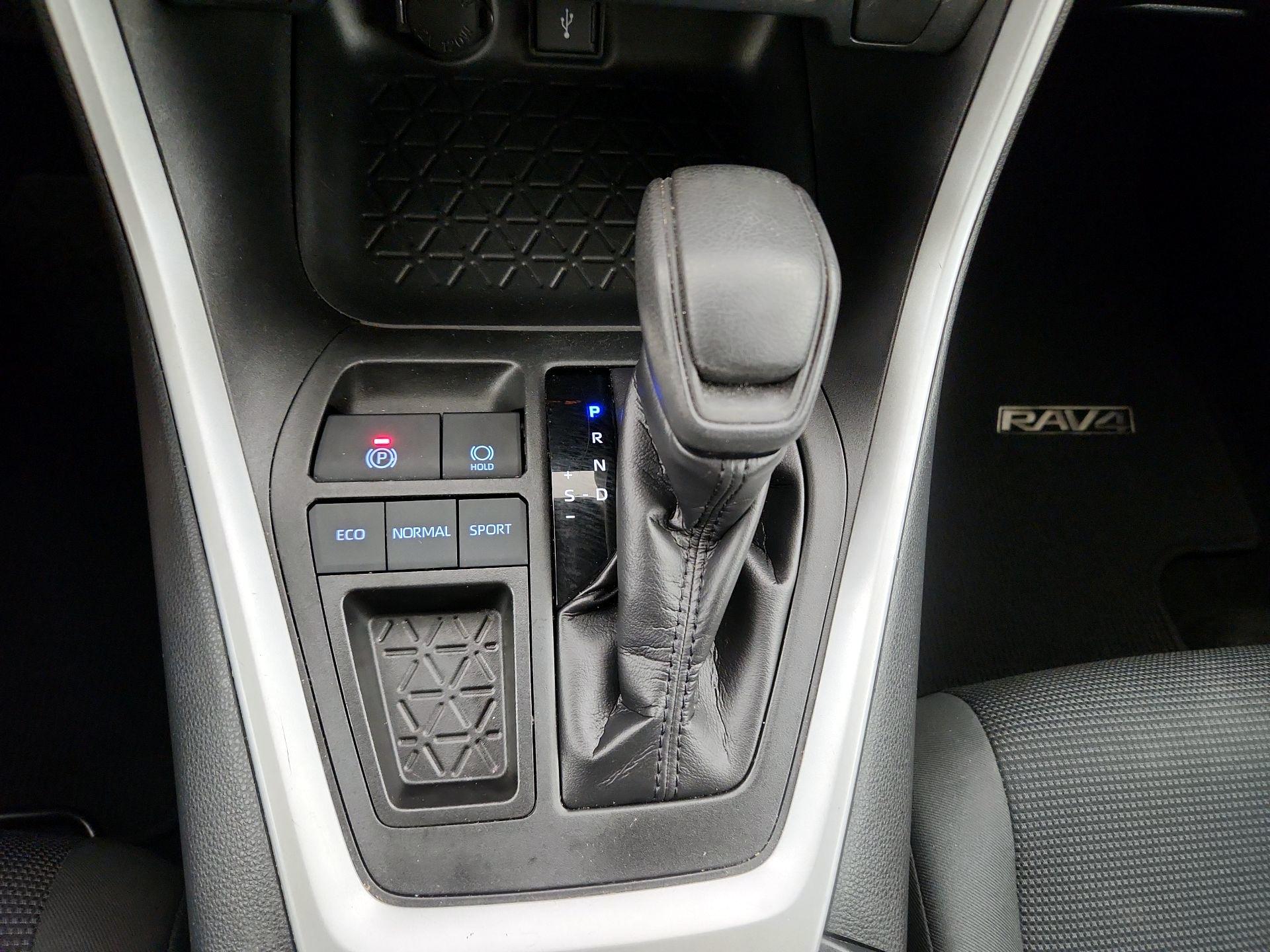 Thumbnail: 2020 Toyota RAV4 - 17