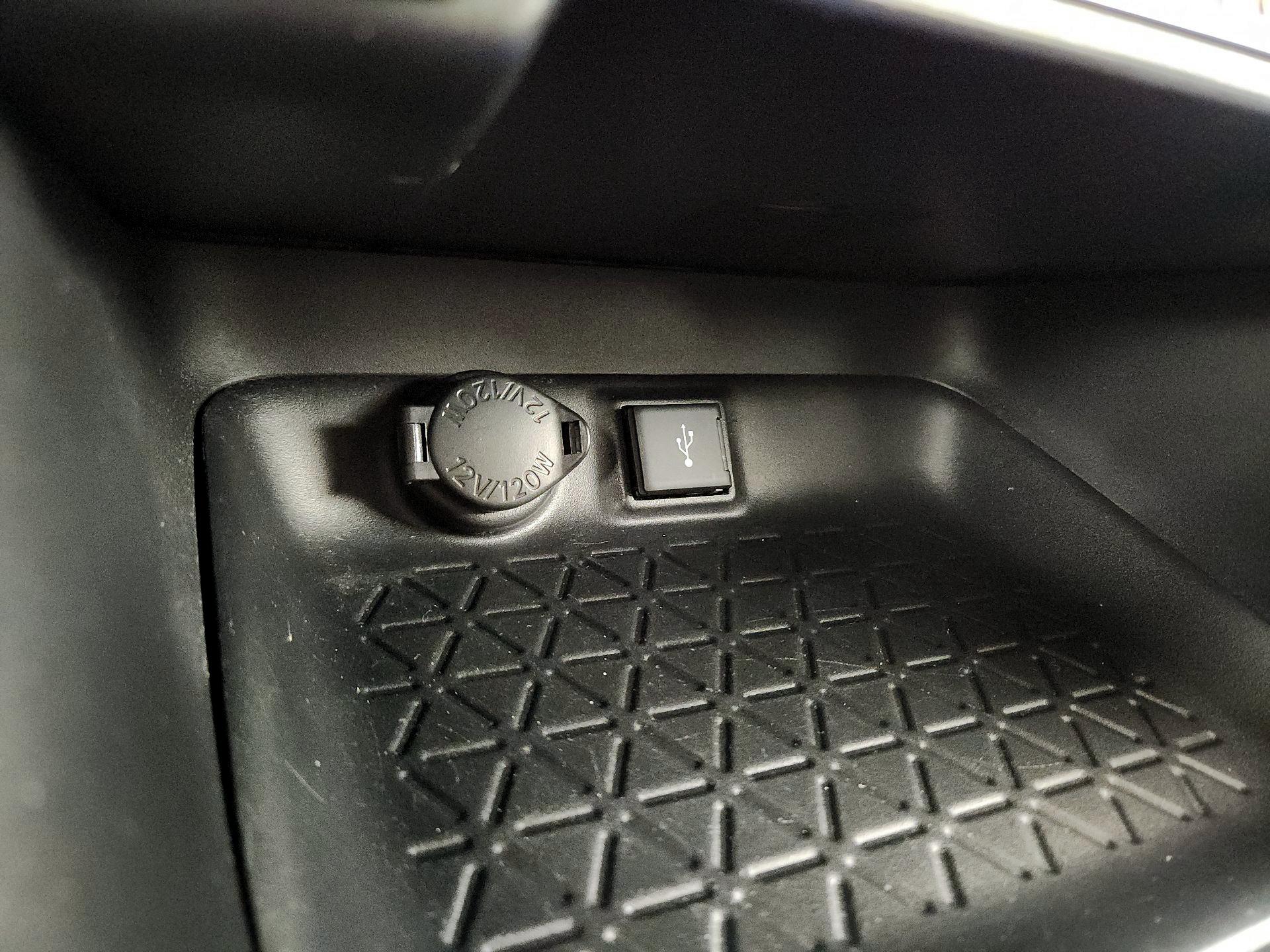 Thumbnail: 2020 Toyota RAV4 - 18