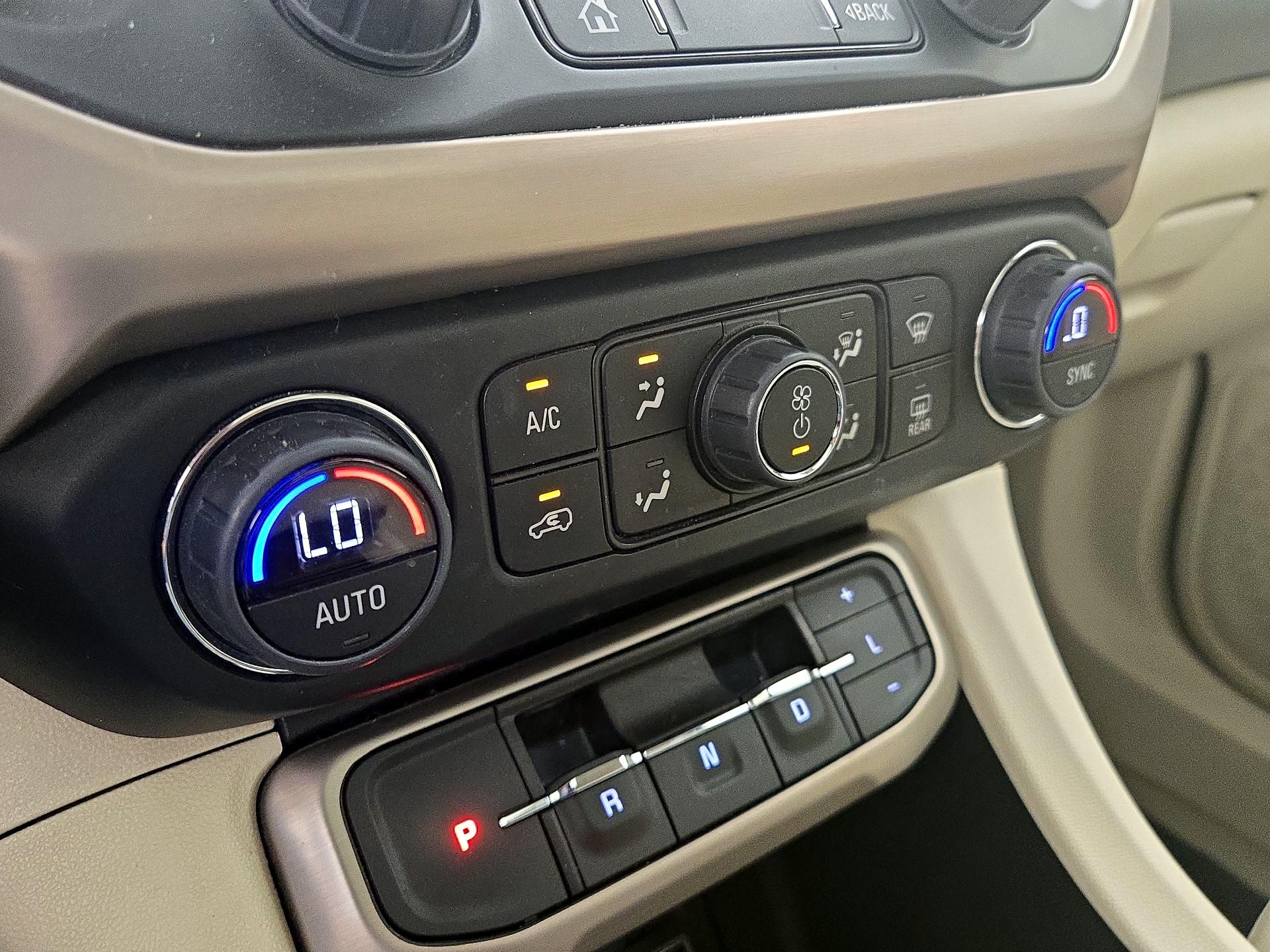 Thumbnail: 2023 GMC Acadia - 16