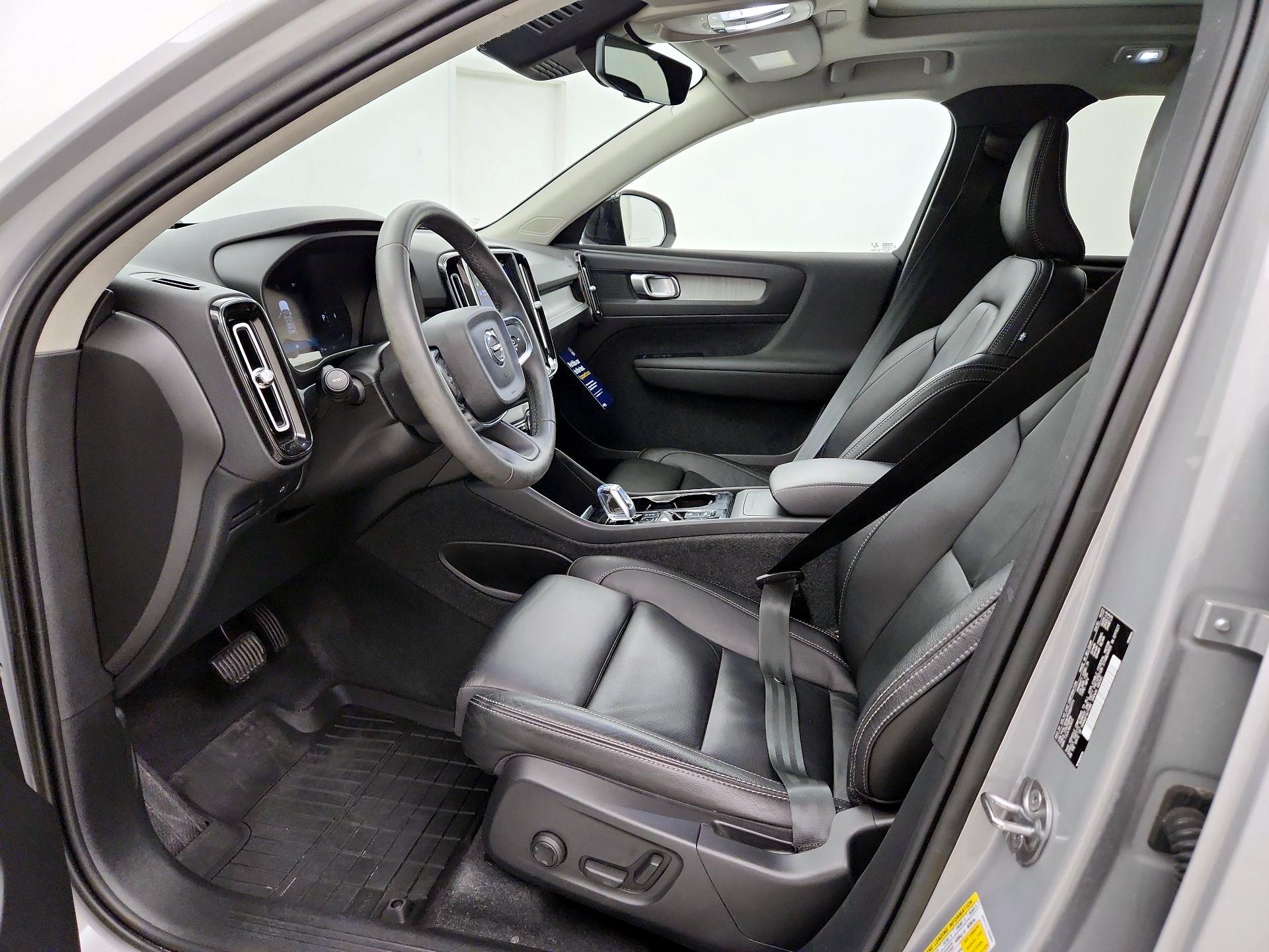 Thumbnail: 2023 Volvo XC40 - 11