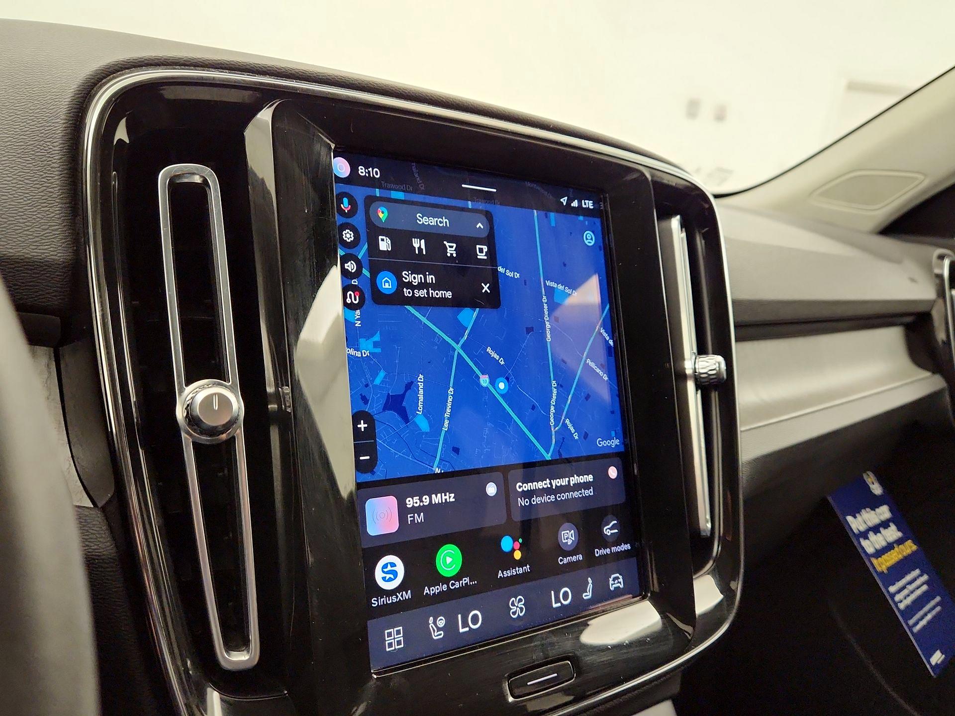 Thumbnail: 2023 Volvo XC40 - 14