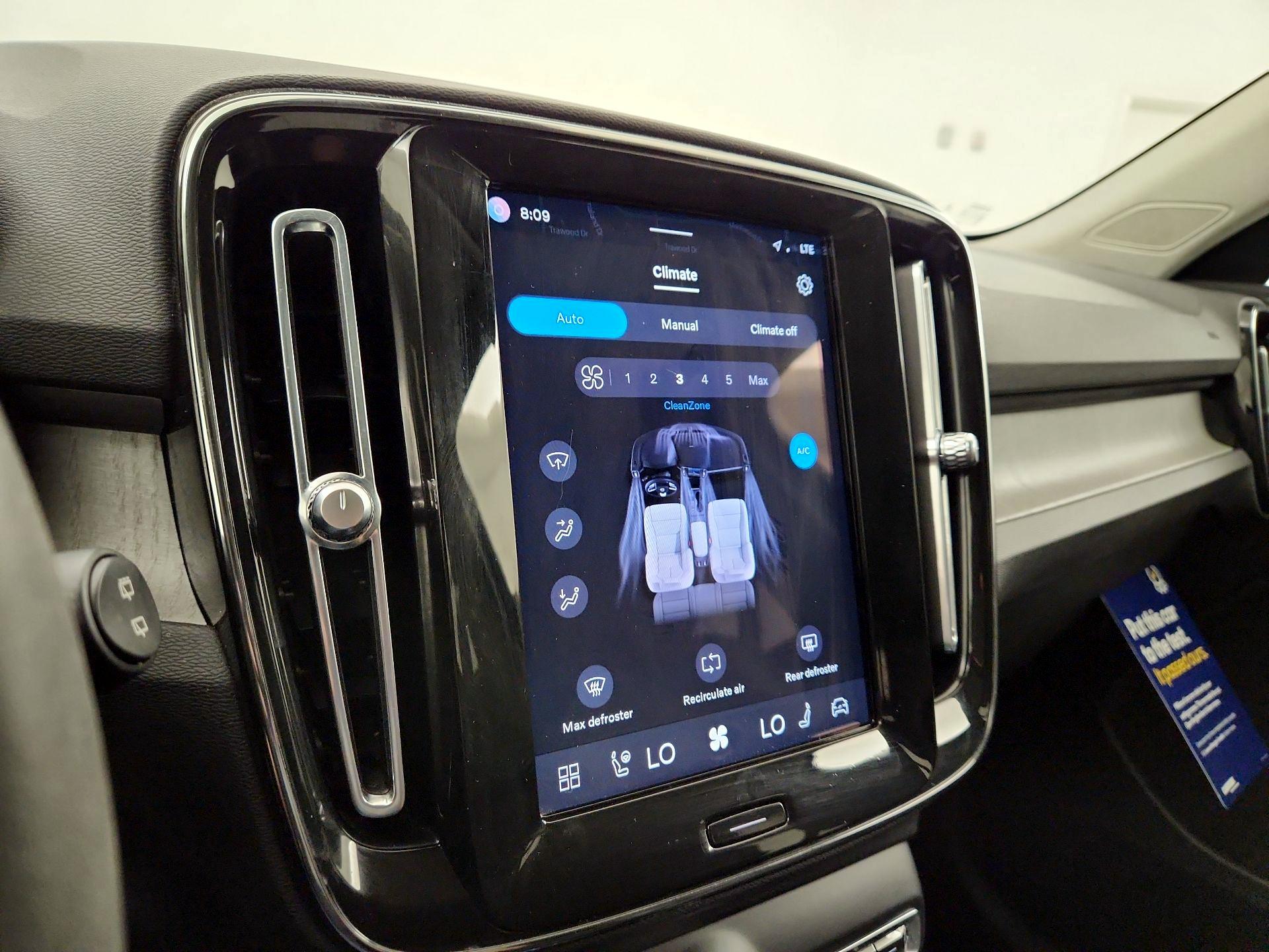 Thumbnail: 2023 Volvo XC40 - 17