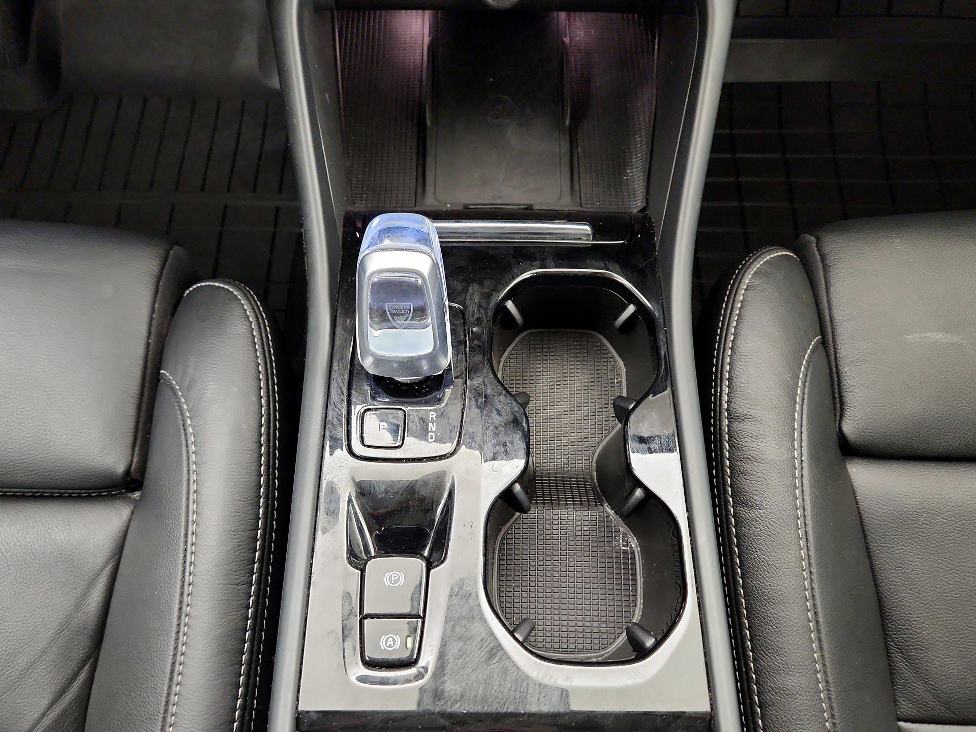 Thumbnail: 2023 Volvo XC40 - 18