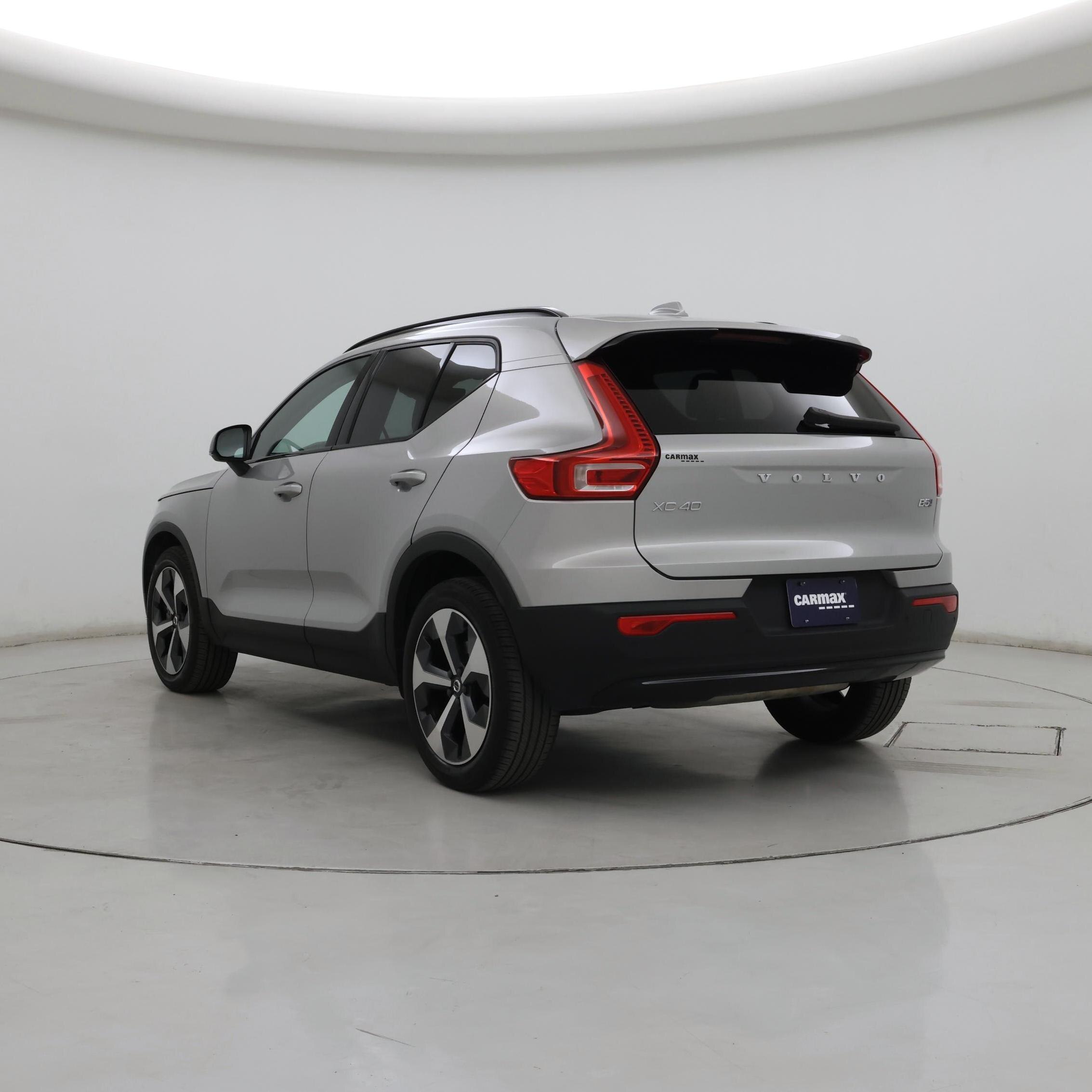 Thumbnail: 2023 Volvo XC40 - 2