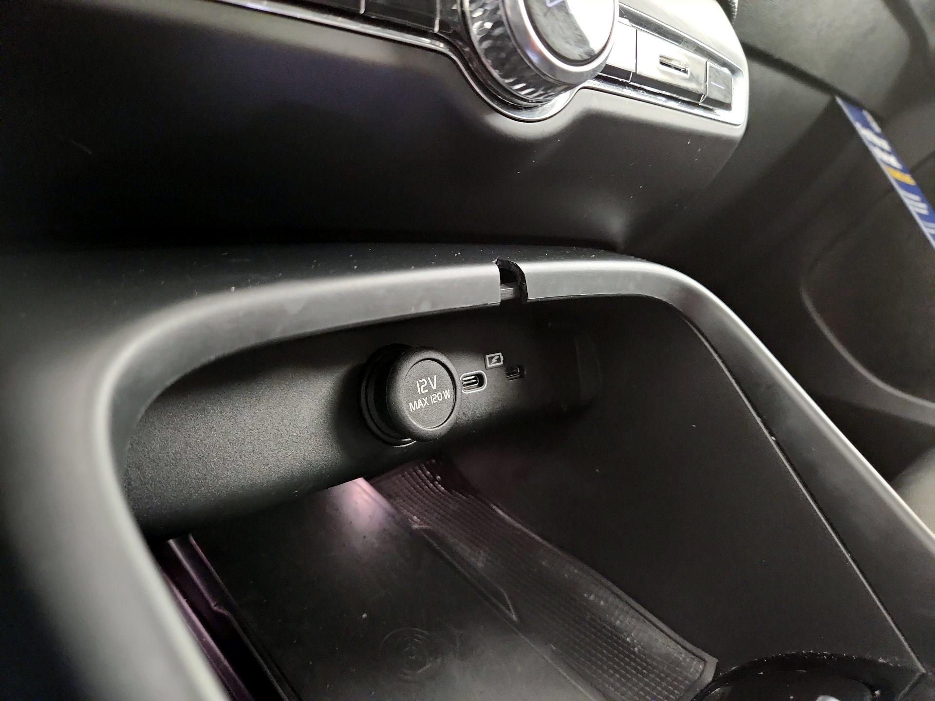 Thumbnail: 2023 Volvo XC40 - 19