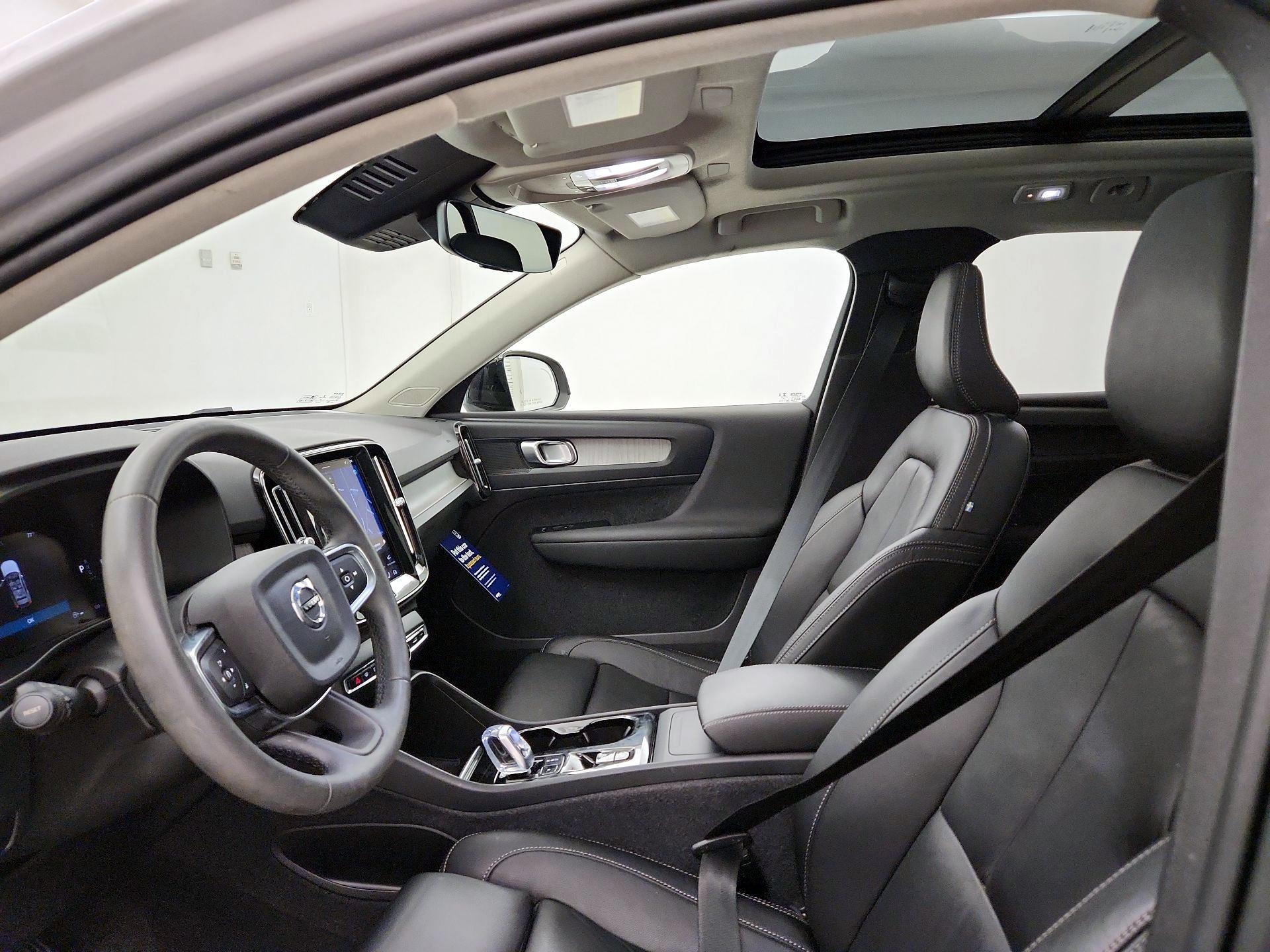 Thumbnail: 2023 Volvo XC40 - 20