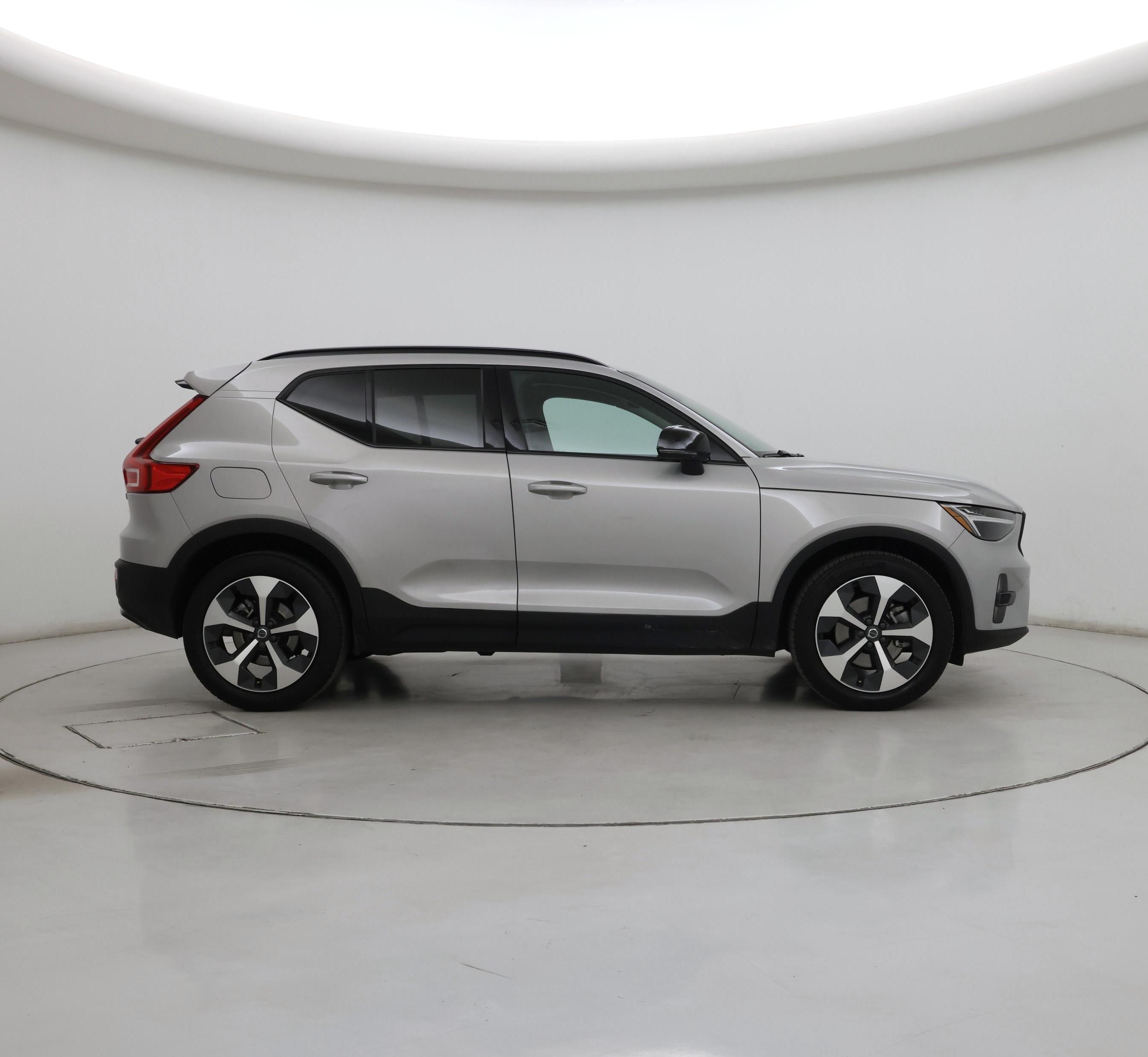 Thumbnail: 2023 Volvo XC40 - 7