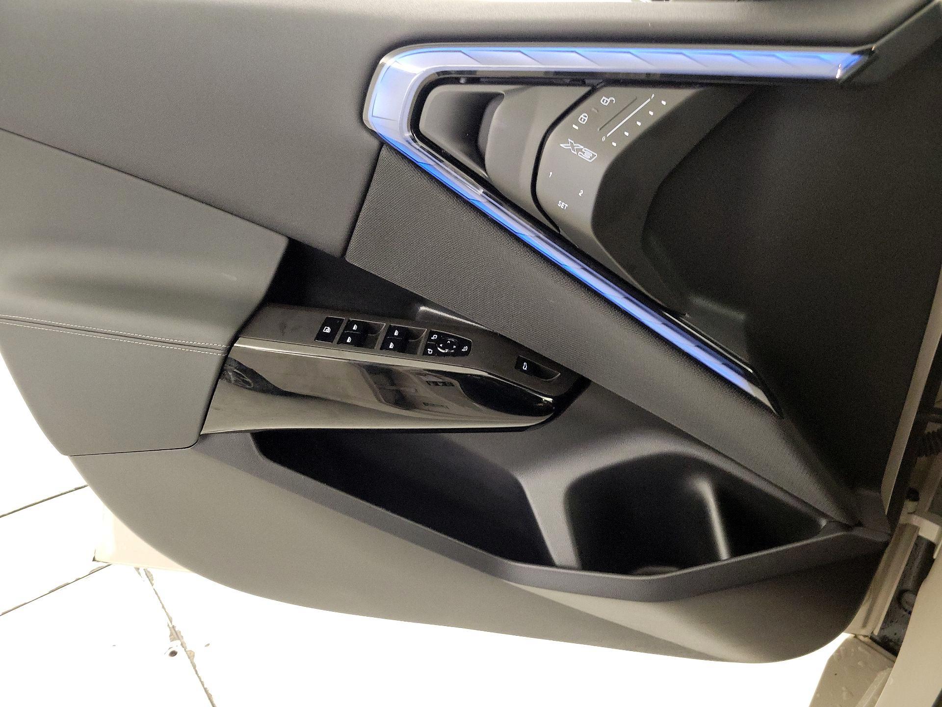 Thumbnail: 2025 BMW X3 - 12