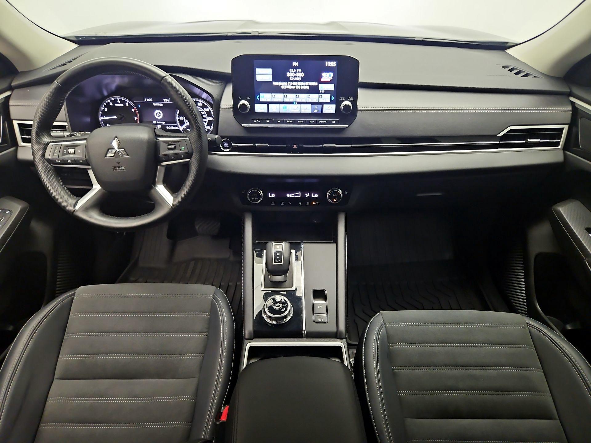 Thumbnail: 2024 Mitsubishi Outlander - 9