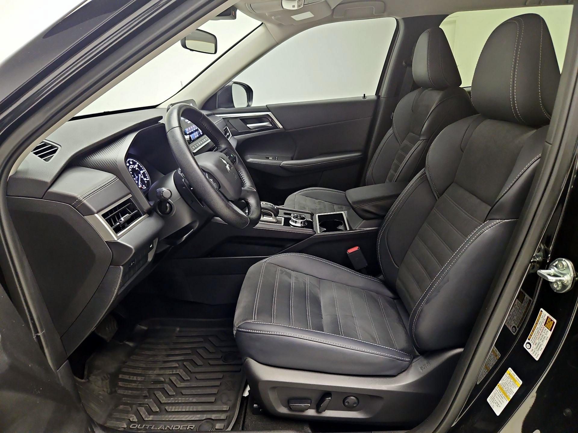 Thumbnail: 2024 Mitsubishi Outlander - 11