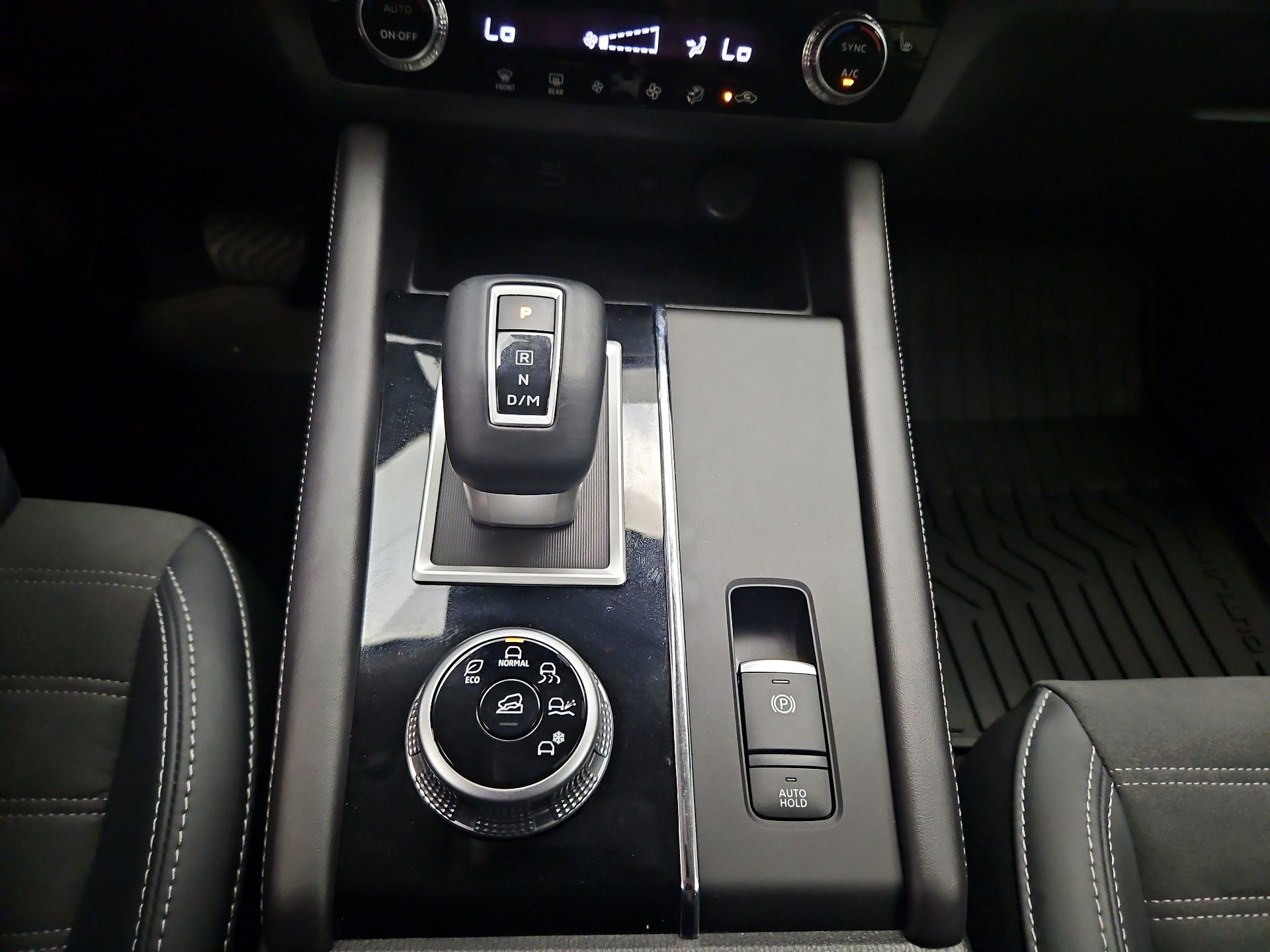 Thumbnail: 2024 Mitsubishi Outlander - 15