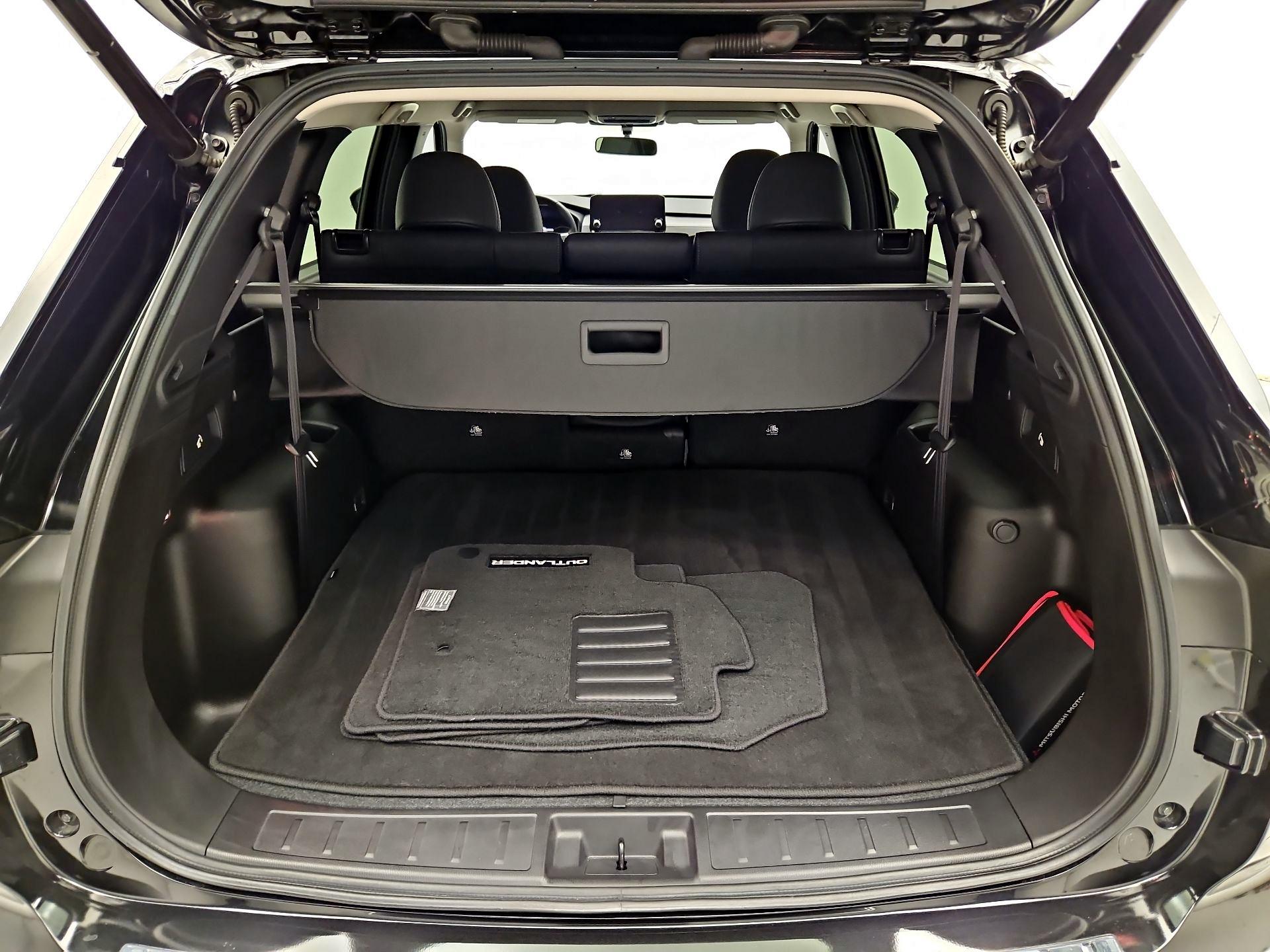 Thumbnail: 2024 Mitsubishi Outlander - 17