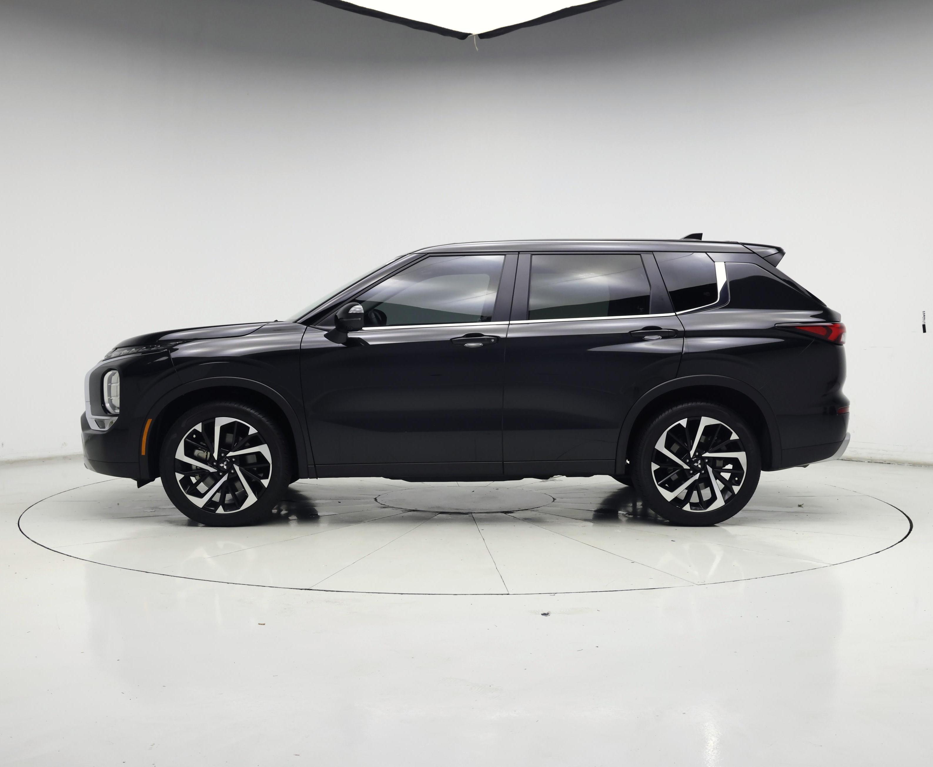 Thumbnail: 2024 Mitsubishi Outlander - 3
