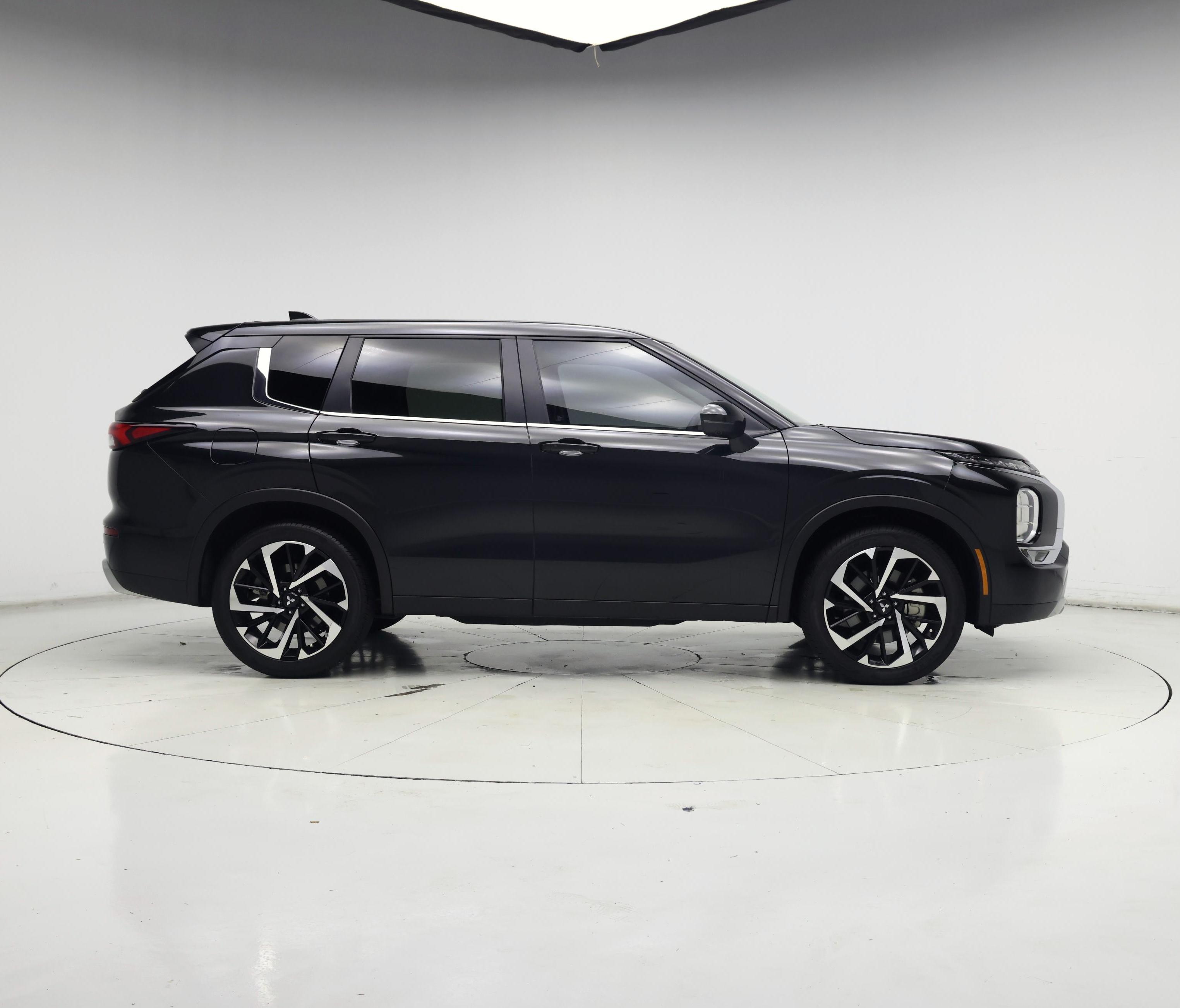 Thumbnail: 2024 Mitsubishi Outlander - 7