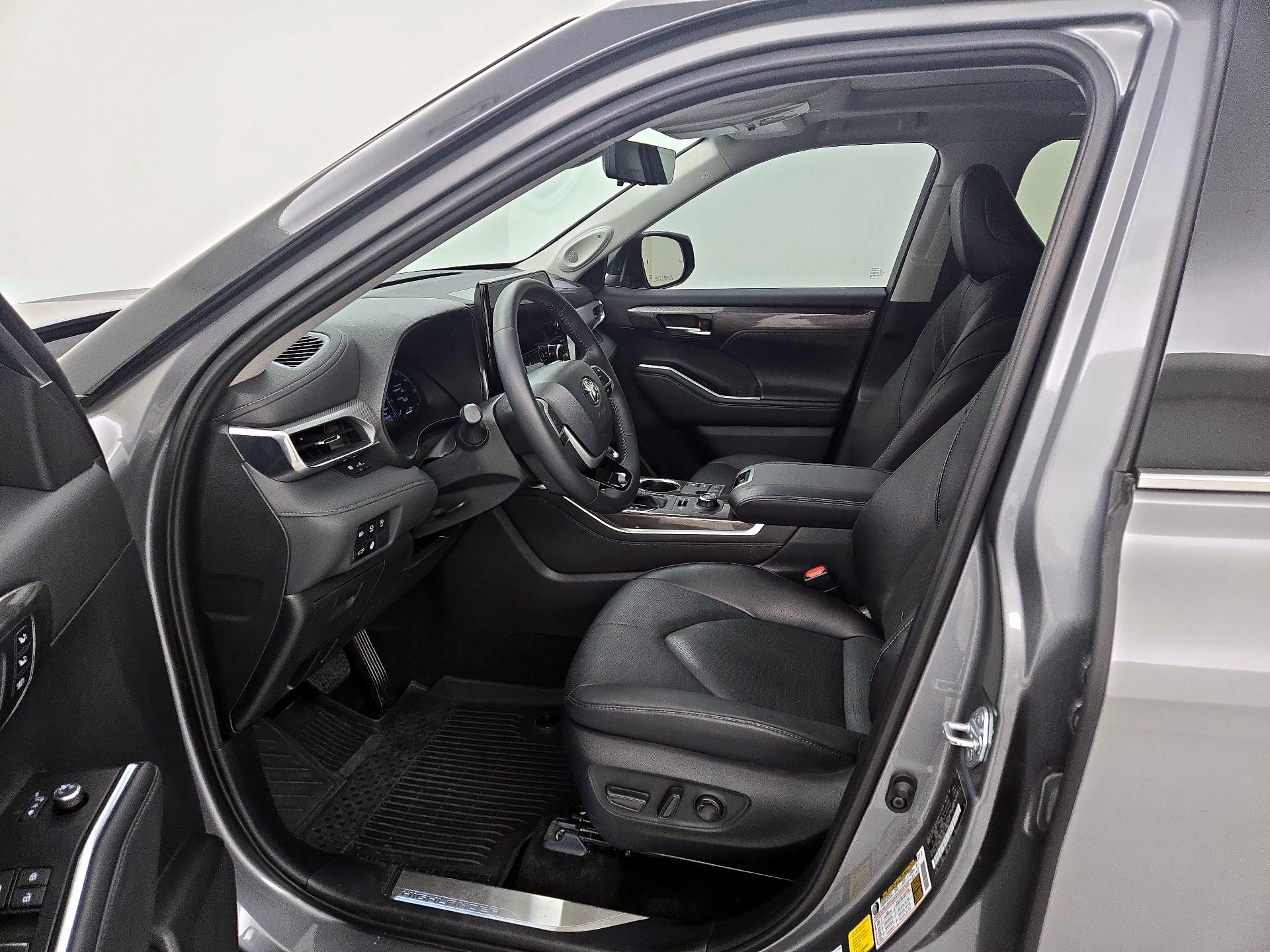 Thumbnail: 2025 Toyota Highlander - 11