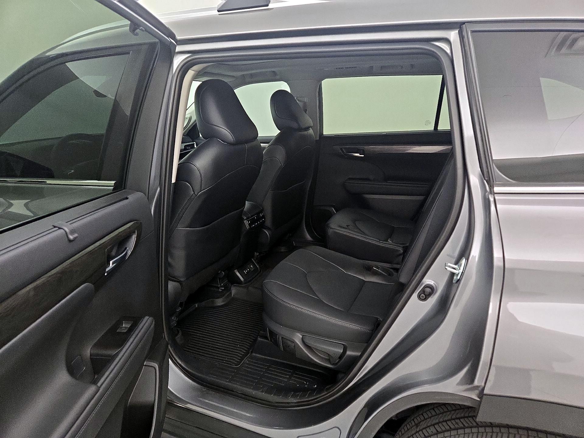 Thumbnail: 2025 Toyota Highlander - 20