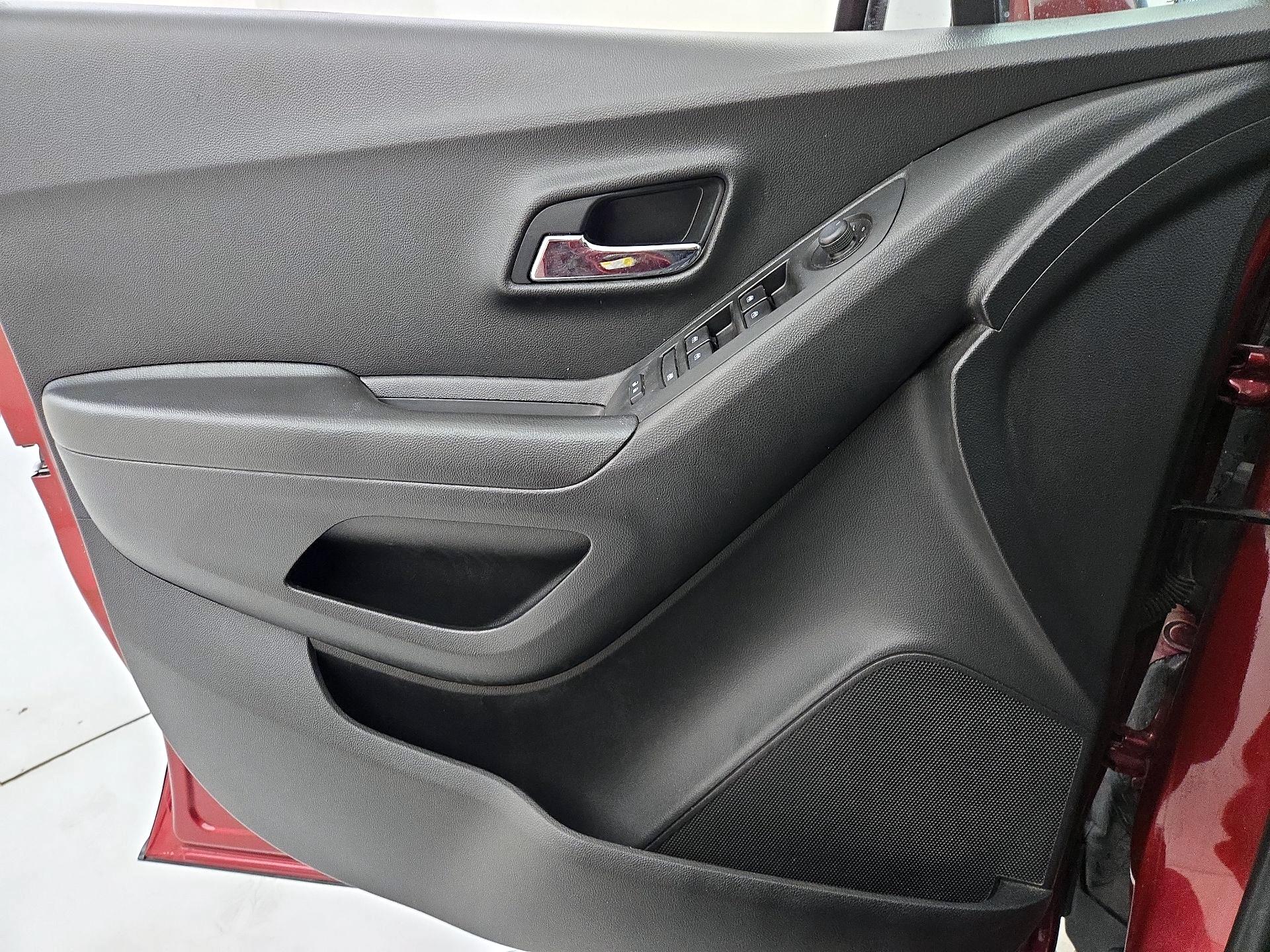 Thumbnail: 2021 Chevrolet Trax - 12