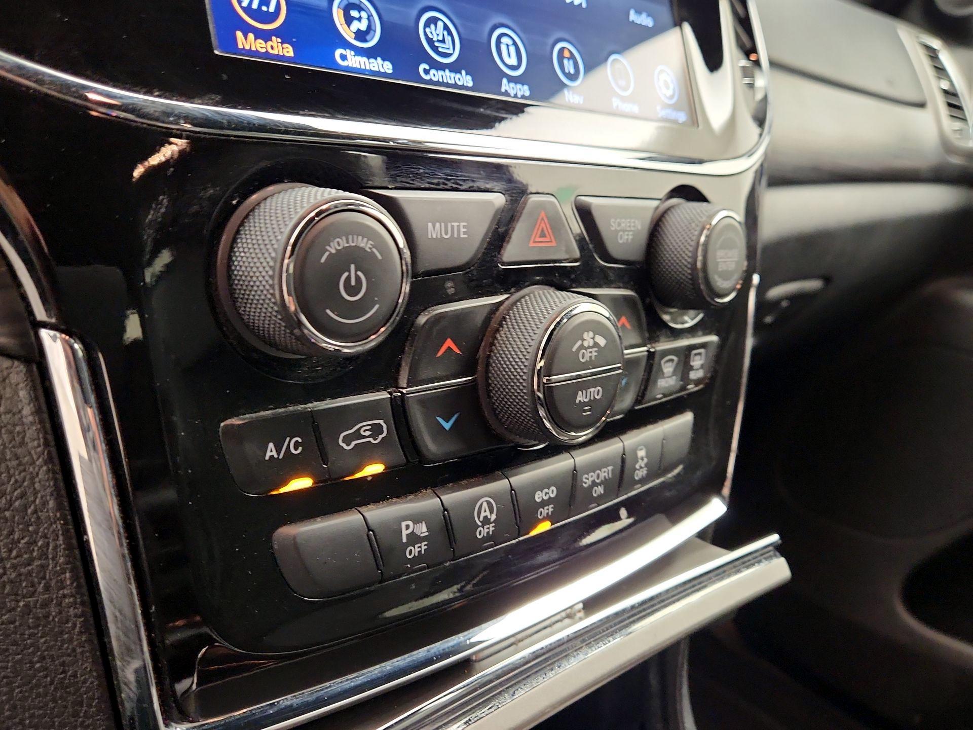 Thumbnail: 2021 Jeep Grand Cherokee - 17