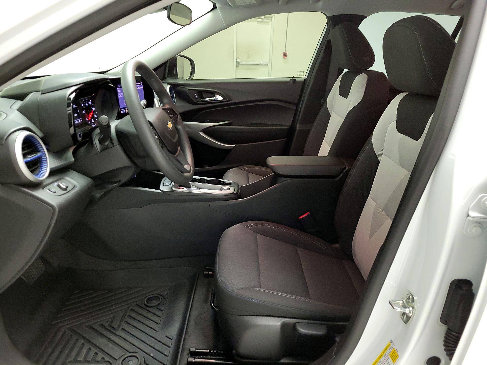 Thumbnail: 2025 Chevrolet Trax - 11