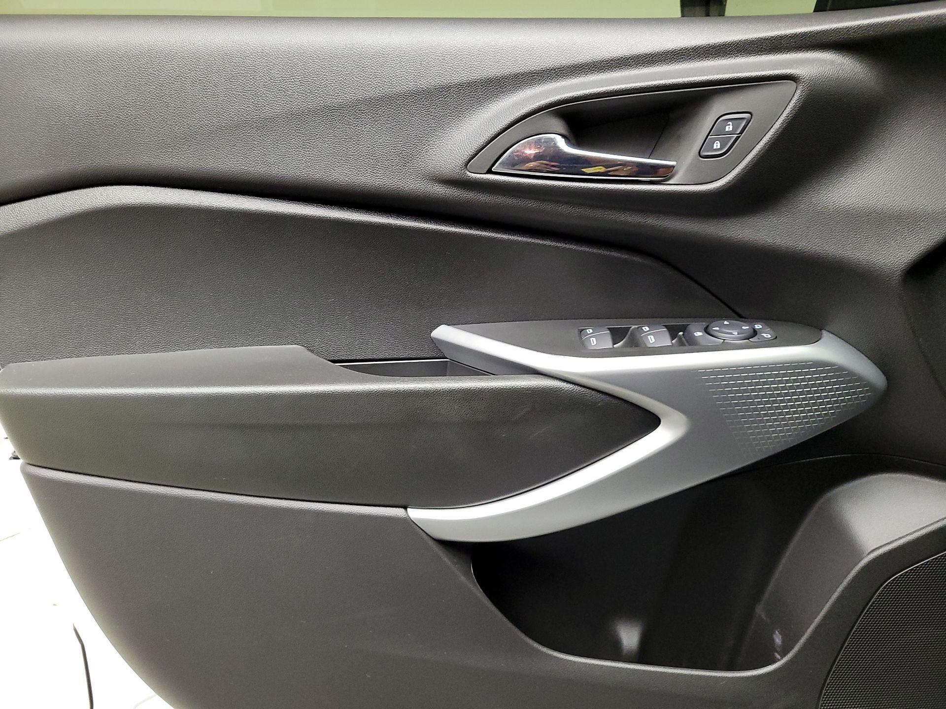 Thumbnail: 2025 Chevrolet Trax - 12