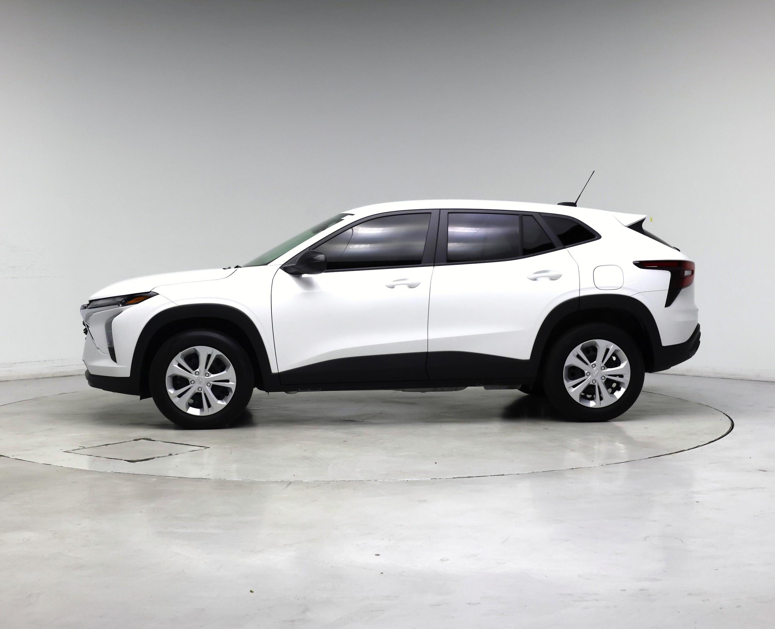 Thumbnail: 2025 Chevrolet Trax - 3