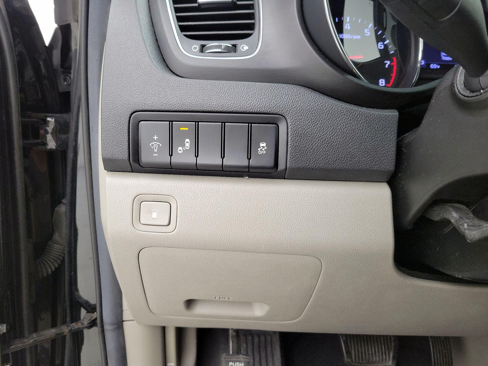Thumbnail: 2019 Kia Sedona - 13