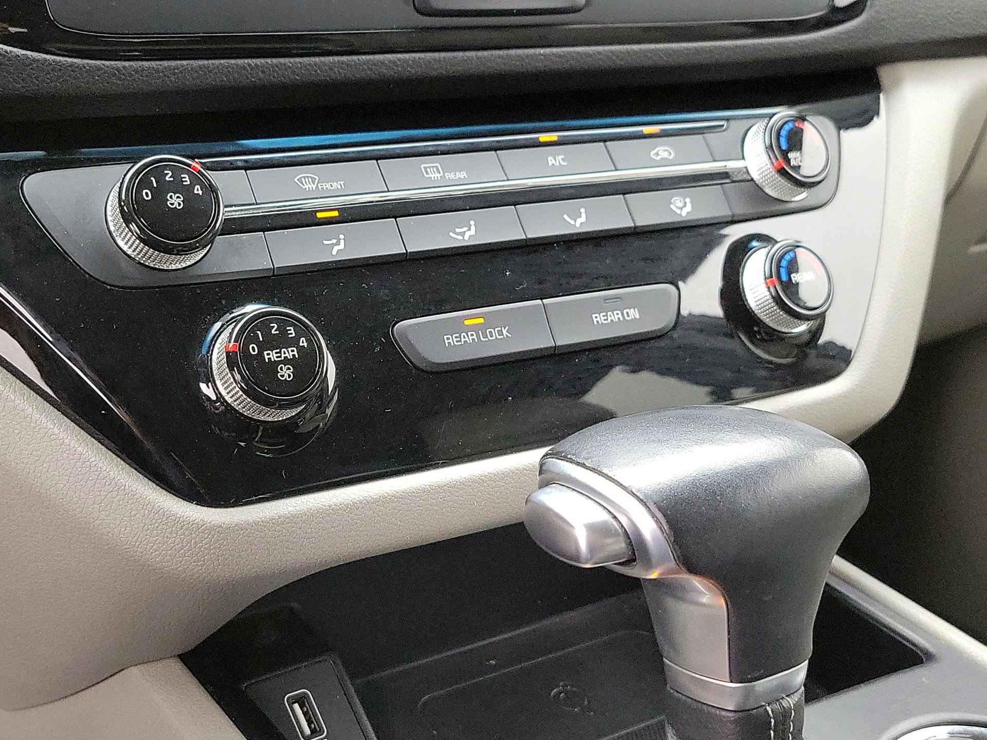 Thumbnail: 2019 Kia Sedona - 16