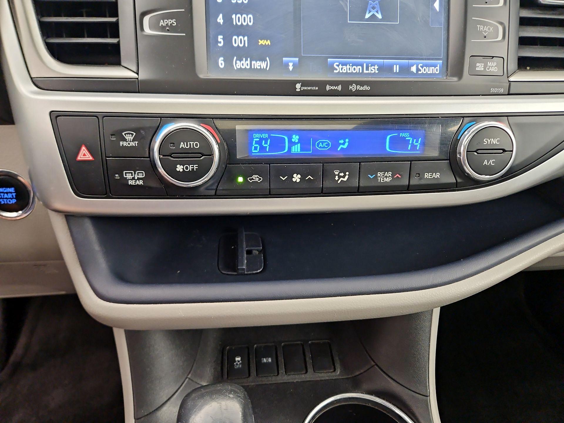 Thumbnail: 2016 Toyota Highlander - 16