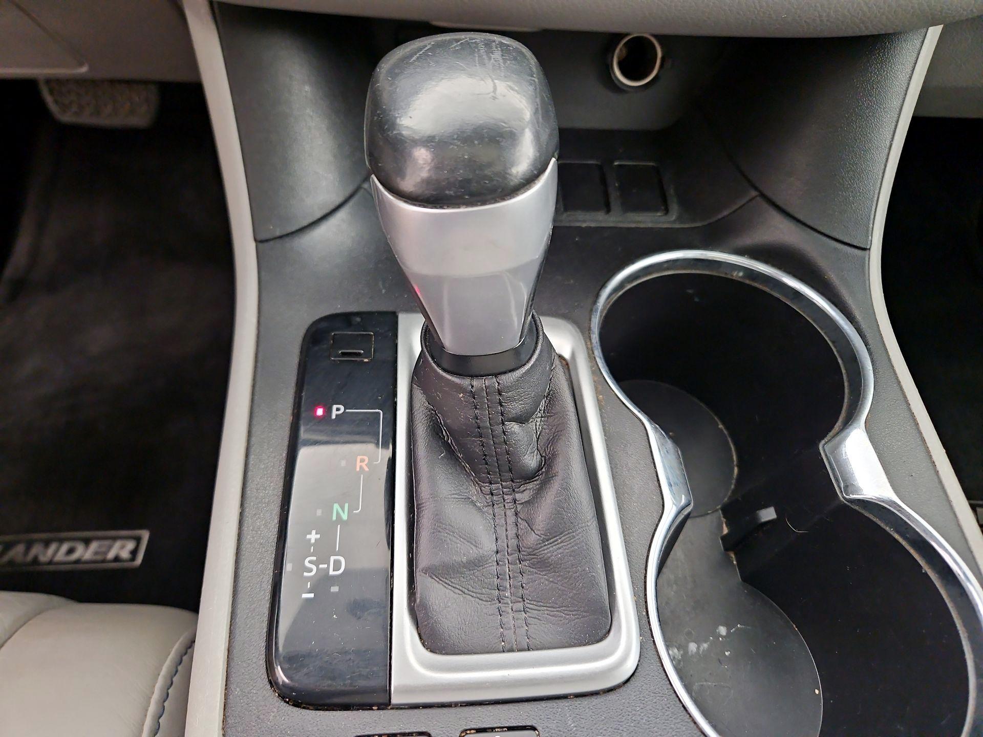 Thumbnail: 2016 Toyota Highlander - 17