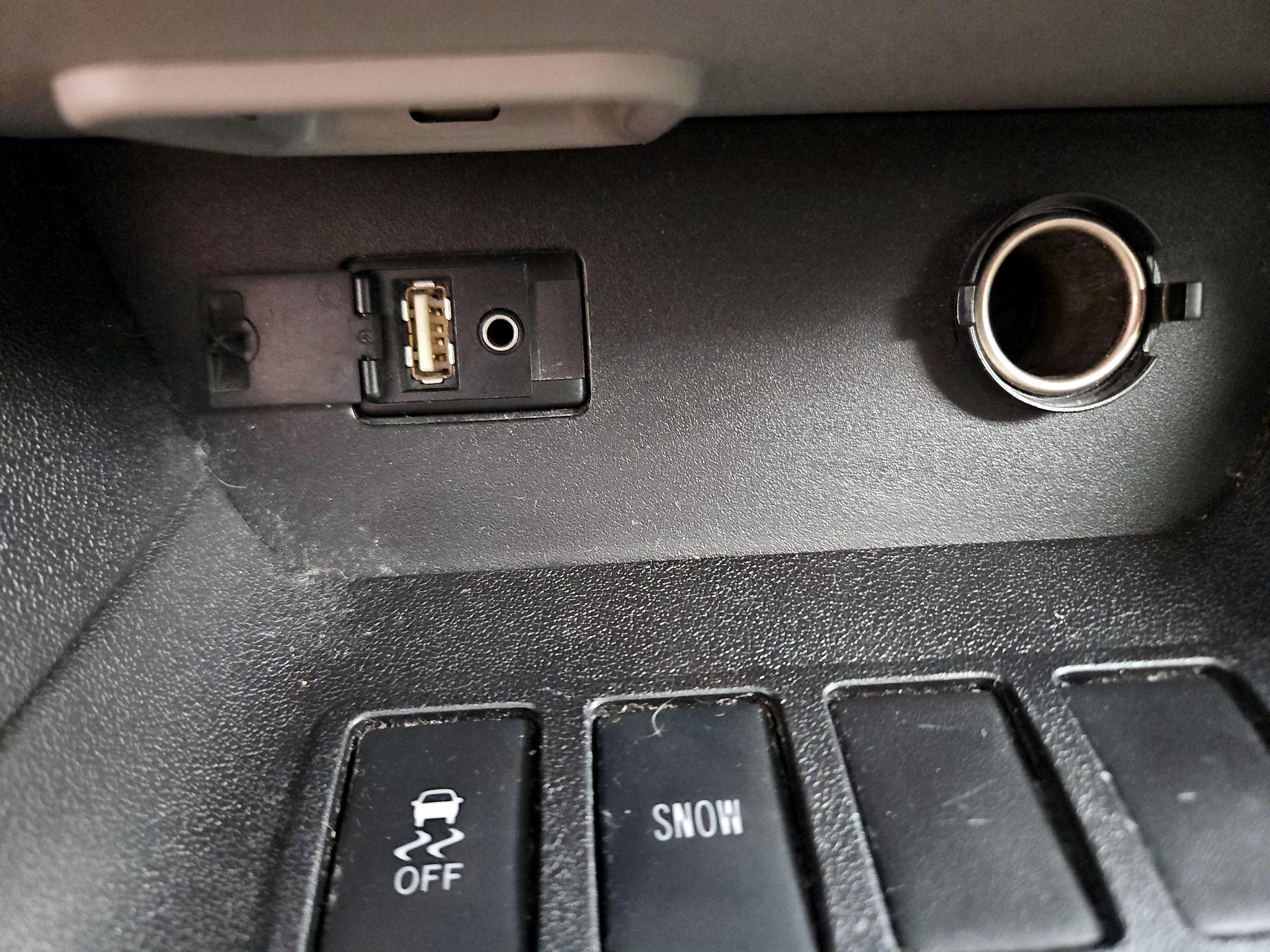 Thumbnail: 2016 Toyota Highlander - 18