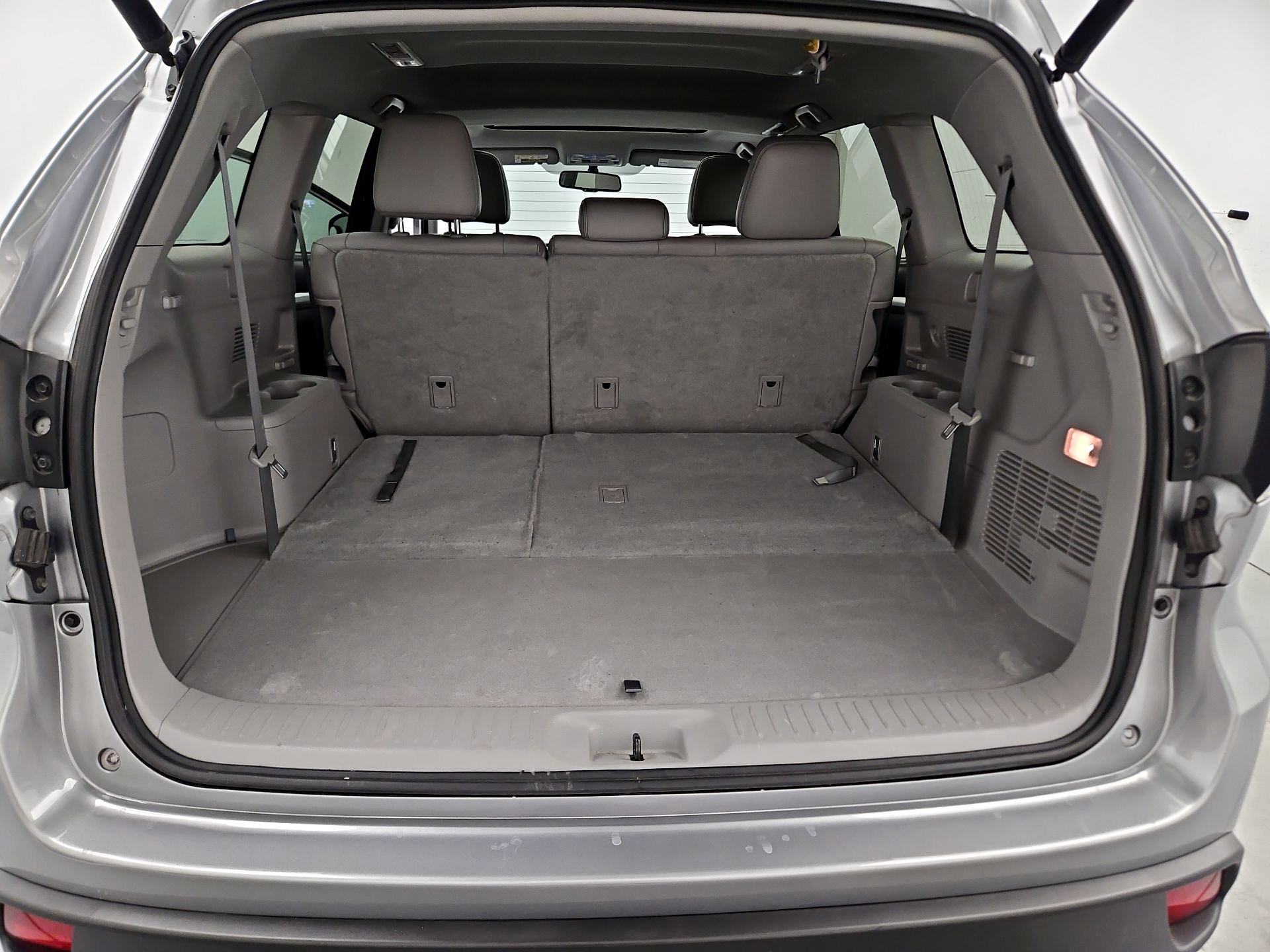 Thumbnail: 2016 Toyota Highlander - 20