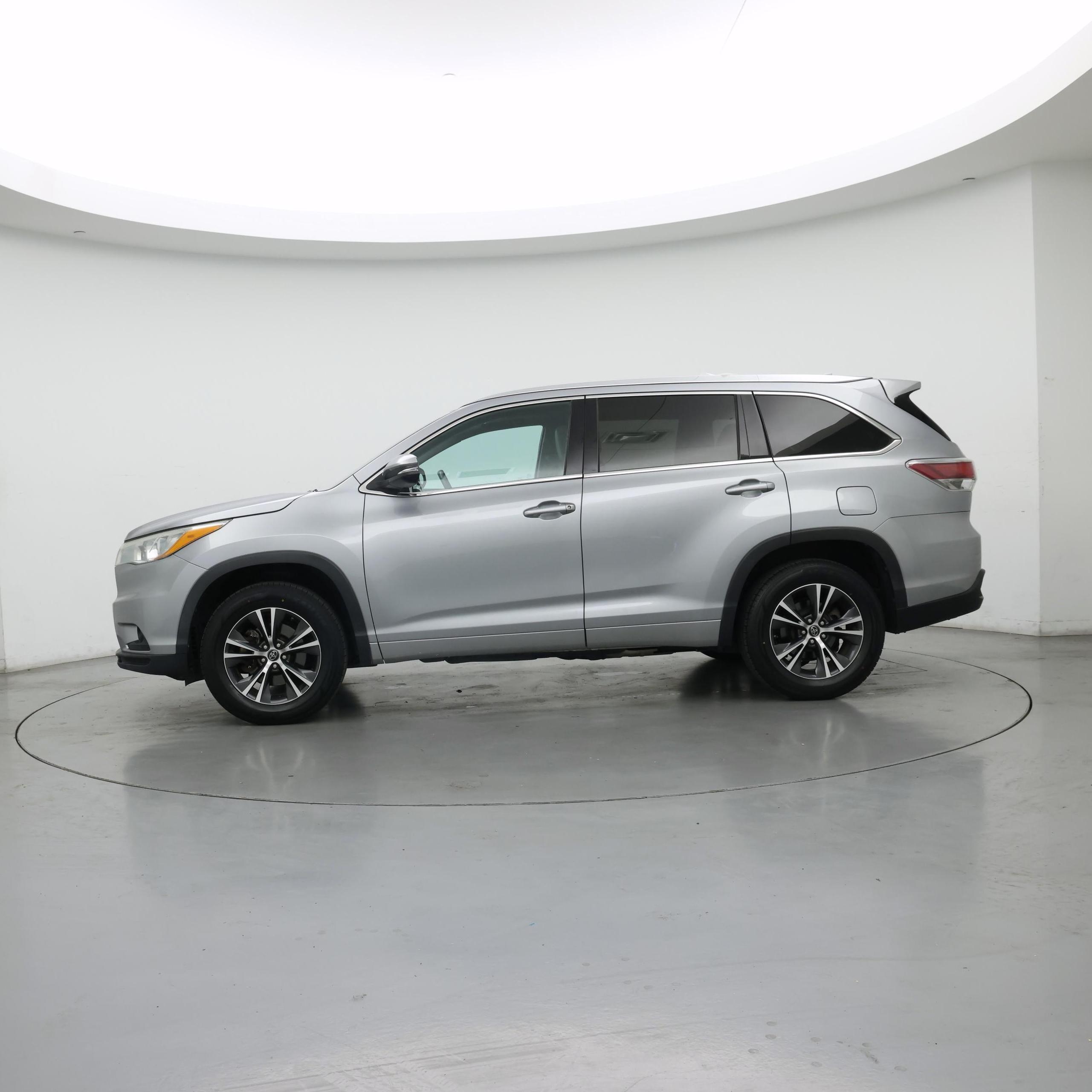Thumbnail: 2016 Toyota Highlander - 3