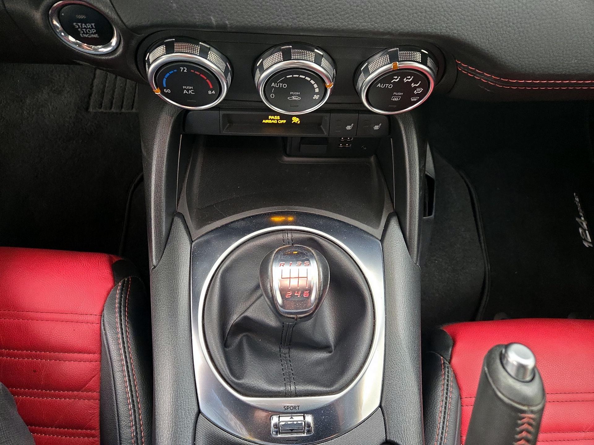 Thumbnail: 2017 Fiat 124 Spider - 18