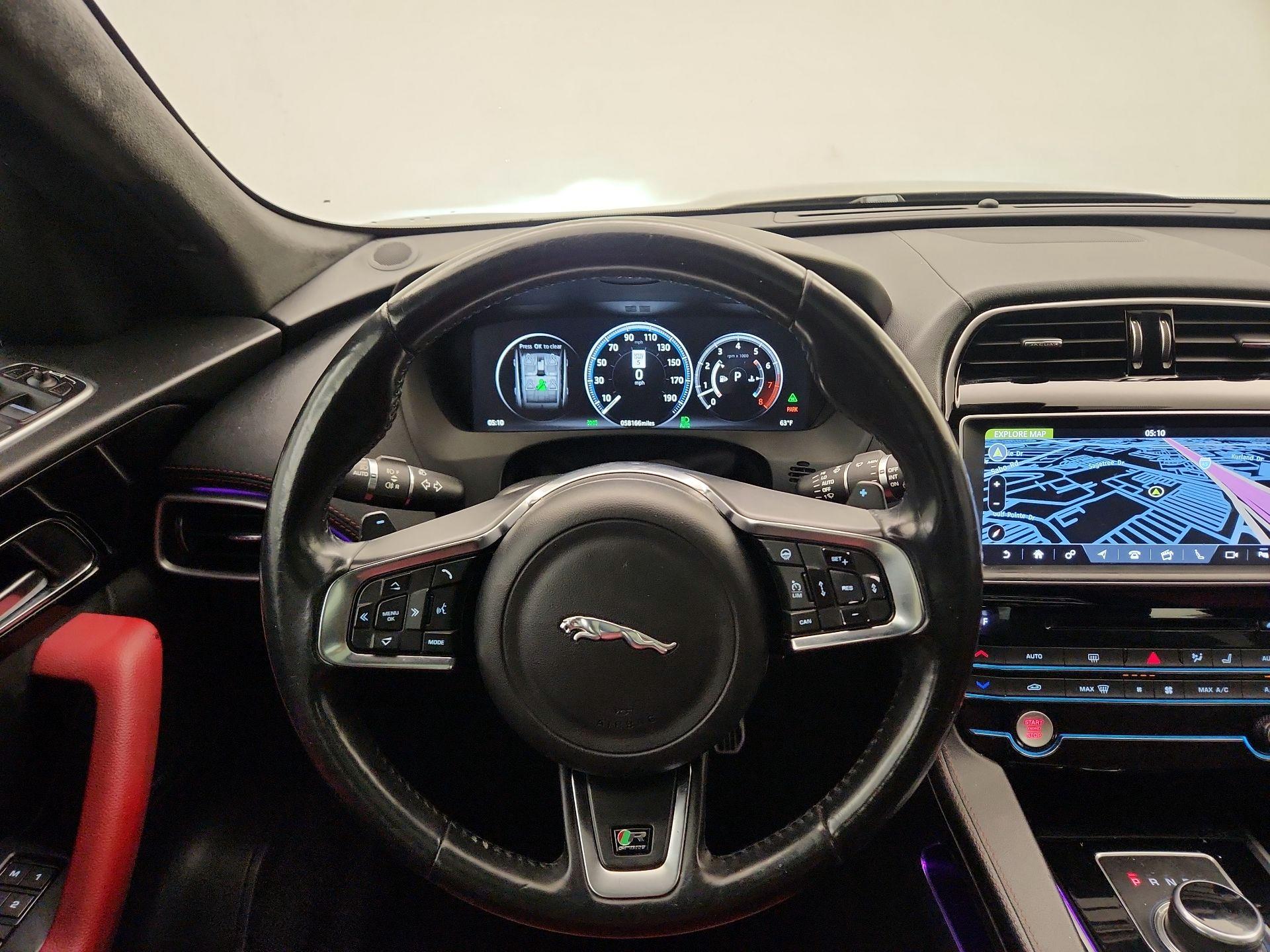 Thumbnail: 2017 Jaguar F-Pace - 10