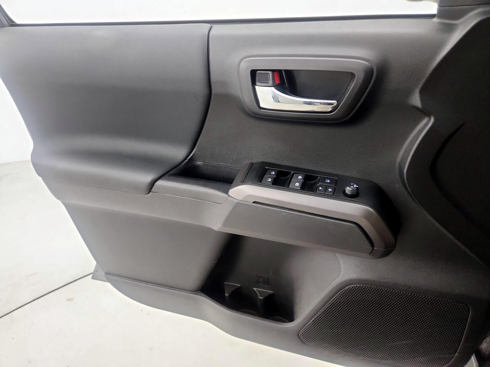 Thumbnail: 2022 Toyota Tacoma - 12