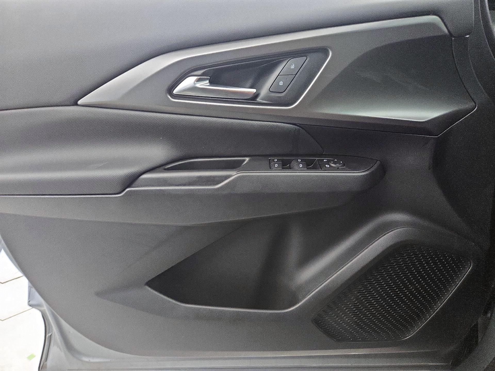 Thumbnail: 2025 Chevrolet Equinox - 12