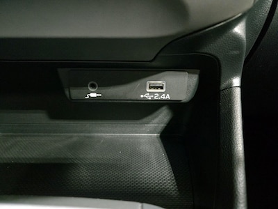 USB/AUX Ports