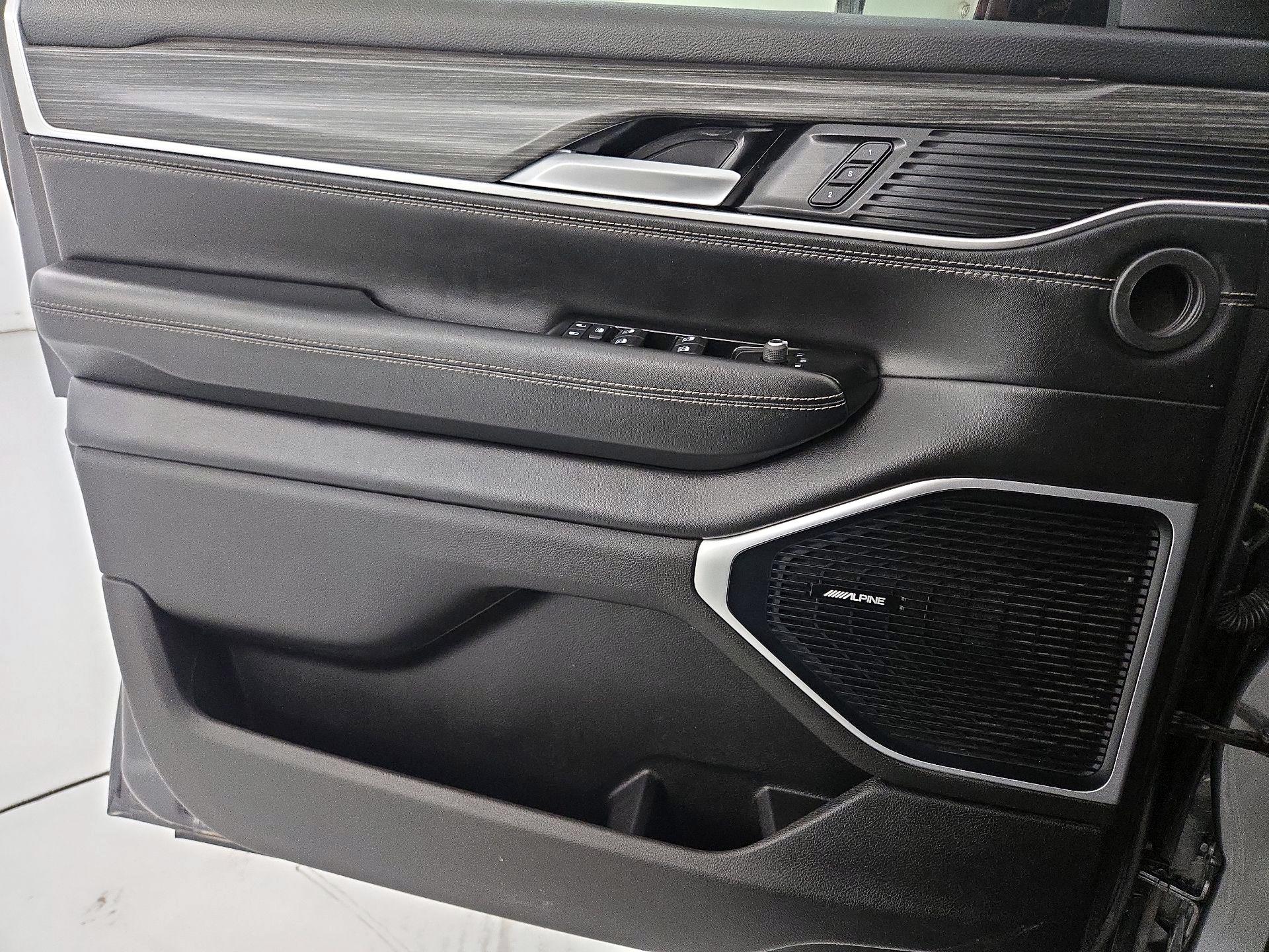 Thumbnail: 2022 Jeep Wagoneer - 12