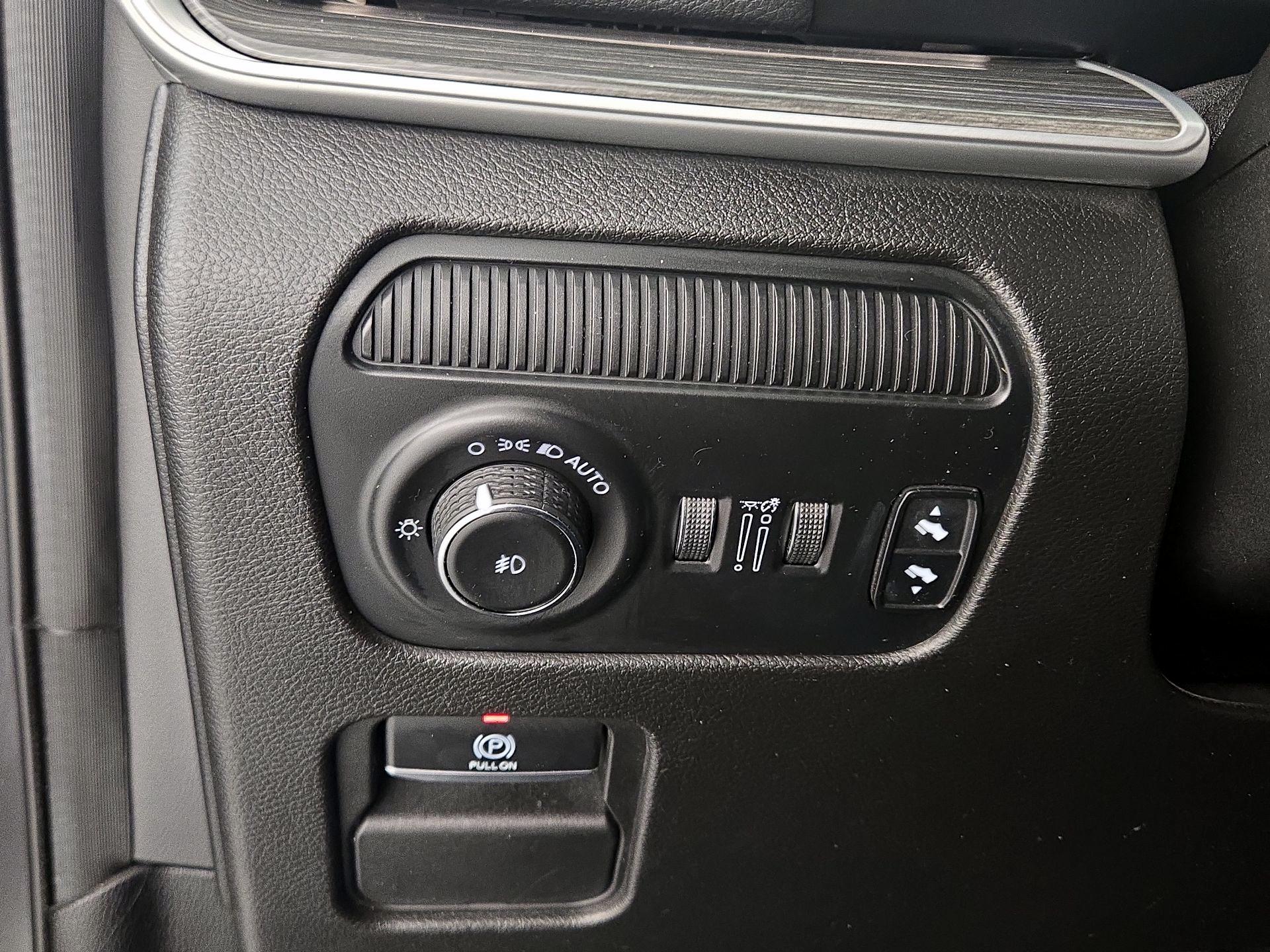 Thumbnail: 2022 Jeep Wagoneer - 13